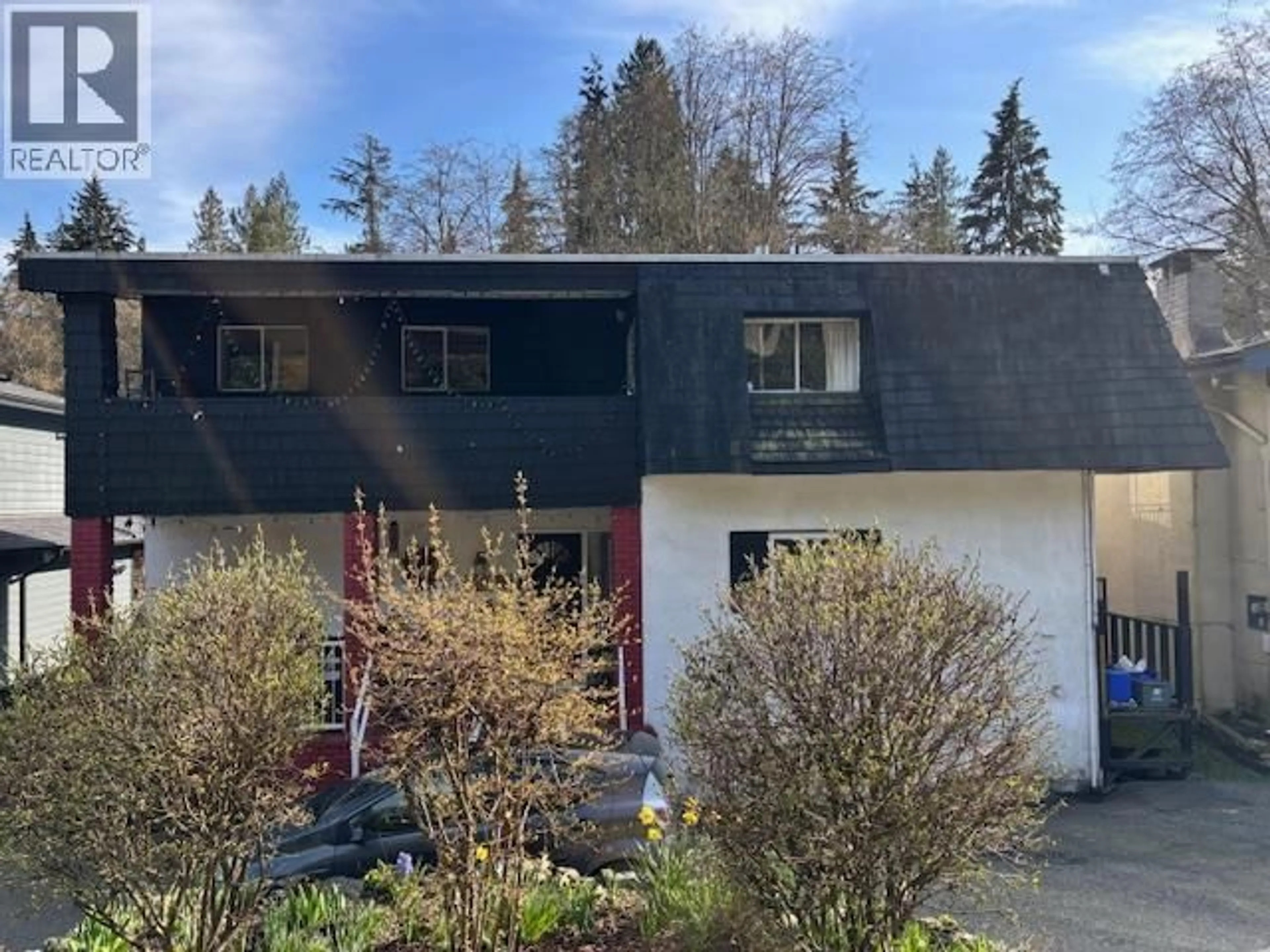 A pic from outside/outdoor area/front of a property/back of a property/a pic from drone, unknown for 4339 CLIFFMONT ROAD, North Vancouver British Columbia V7G1J6