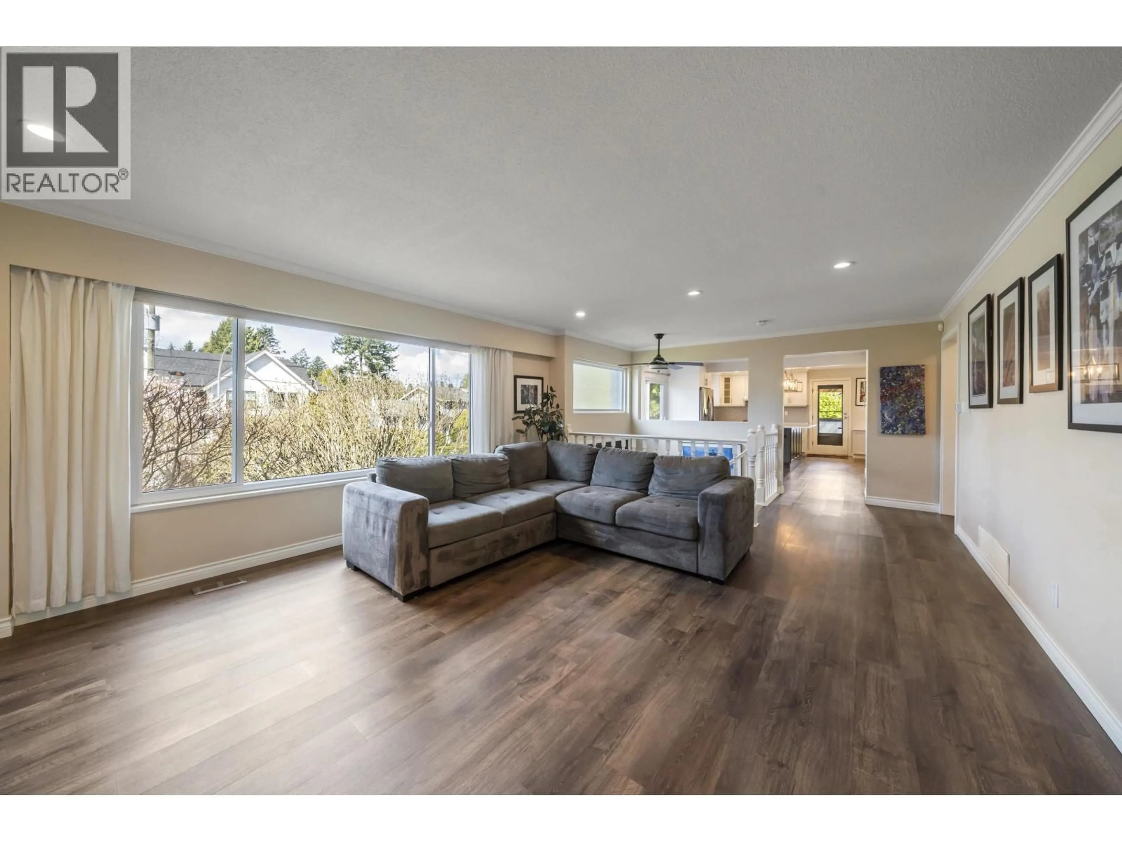 Living room with furniture, wood/laminate floor for 260 54A STREET, Delta British Columbia V4M3J3