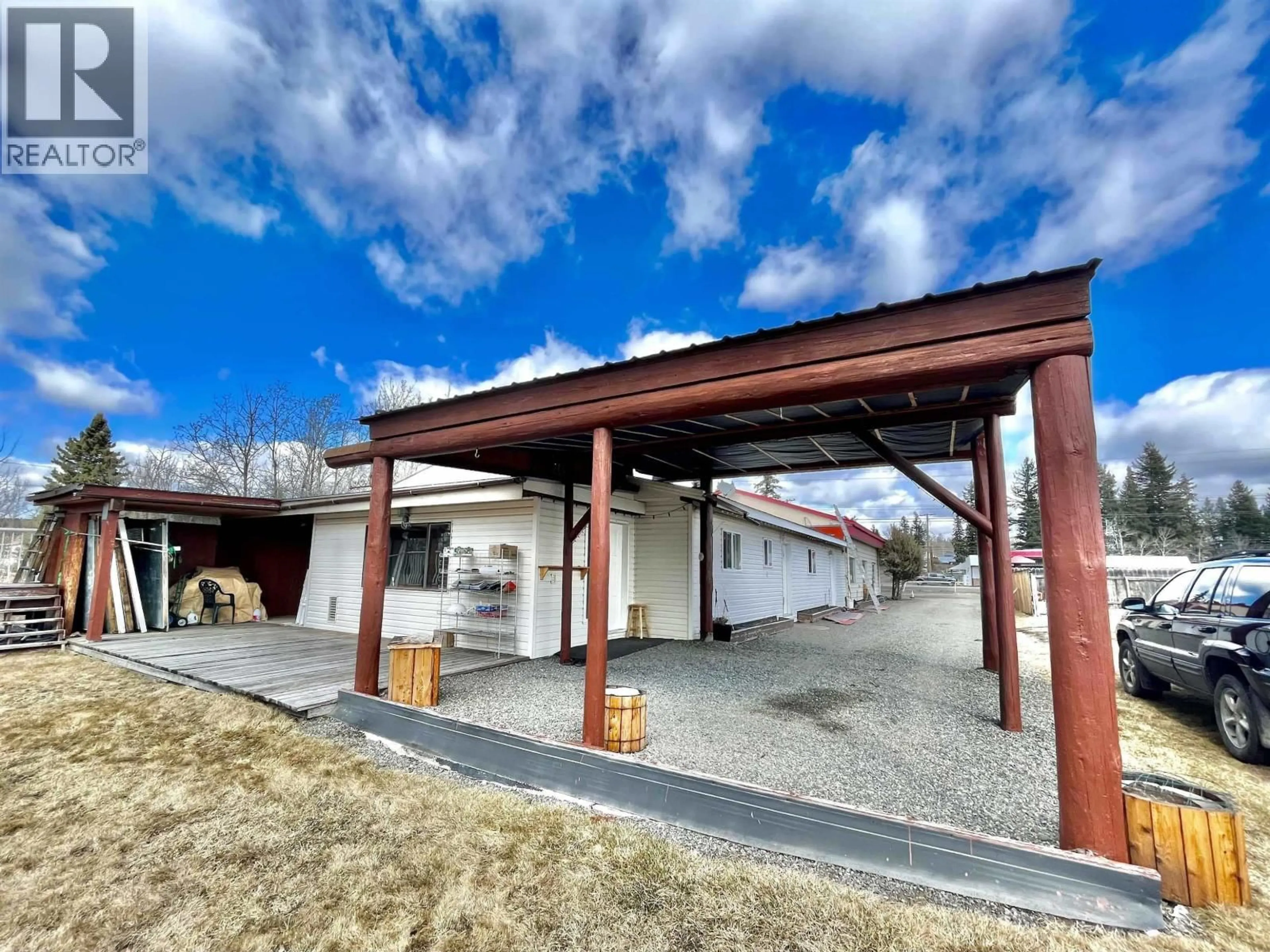 Patio, unknown for 3988 CARIBOO 97 HIGHWAY, Lac La Hache British Columbia V0K1T0