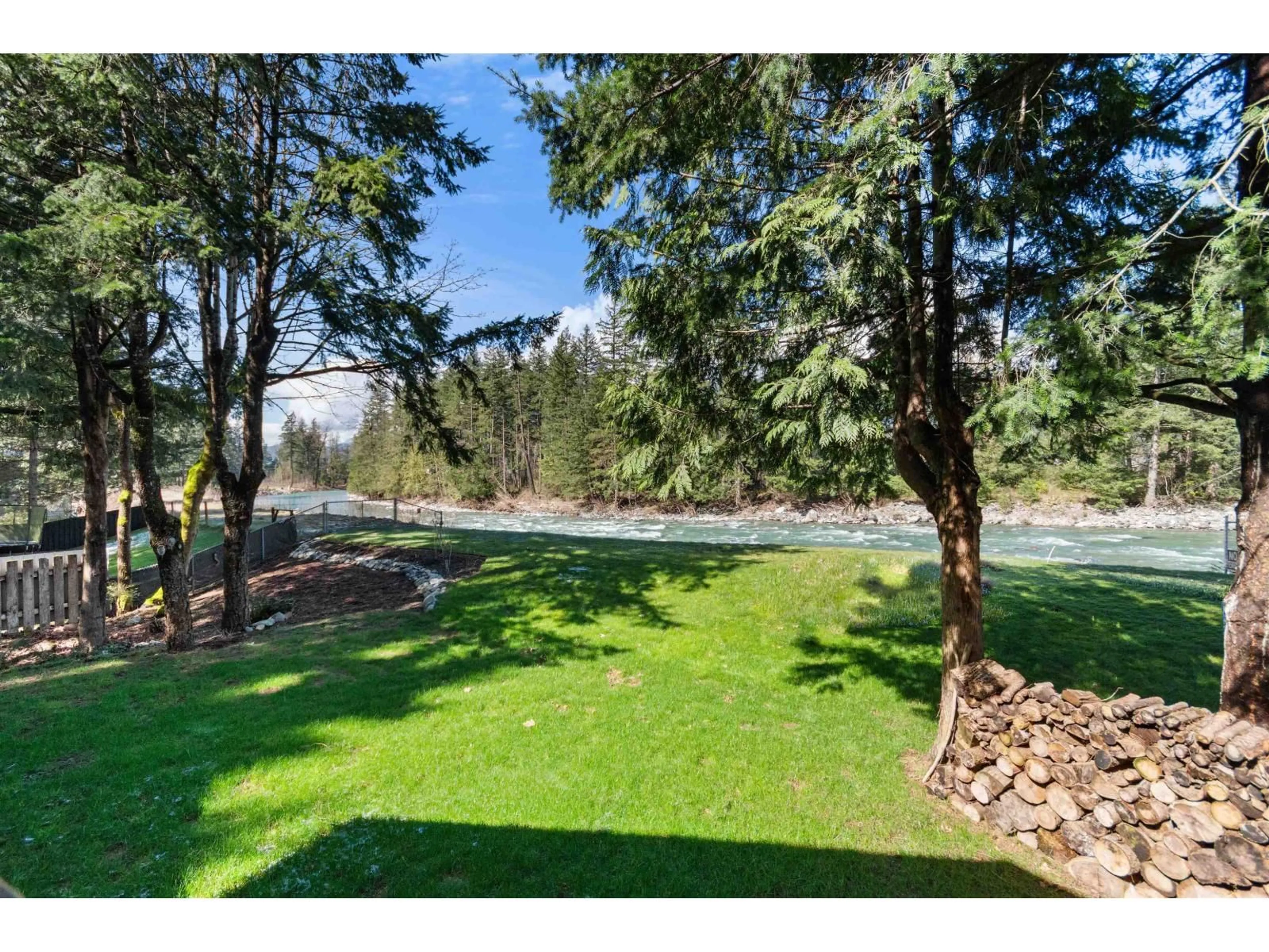 A pic from outside/outdoor area/front of a property/back of a property/a pic from drone, water/lake/river/ocean view for 30 ROBERTSON CRESCENT, Hope British Columbia V0X1L4