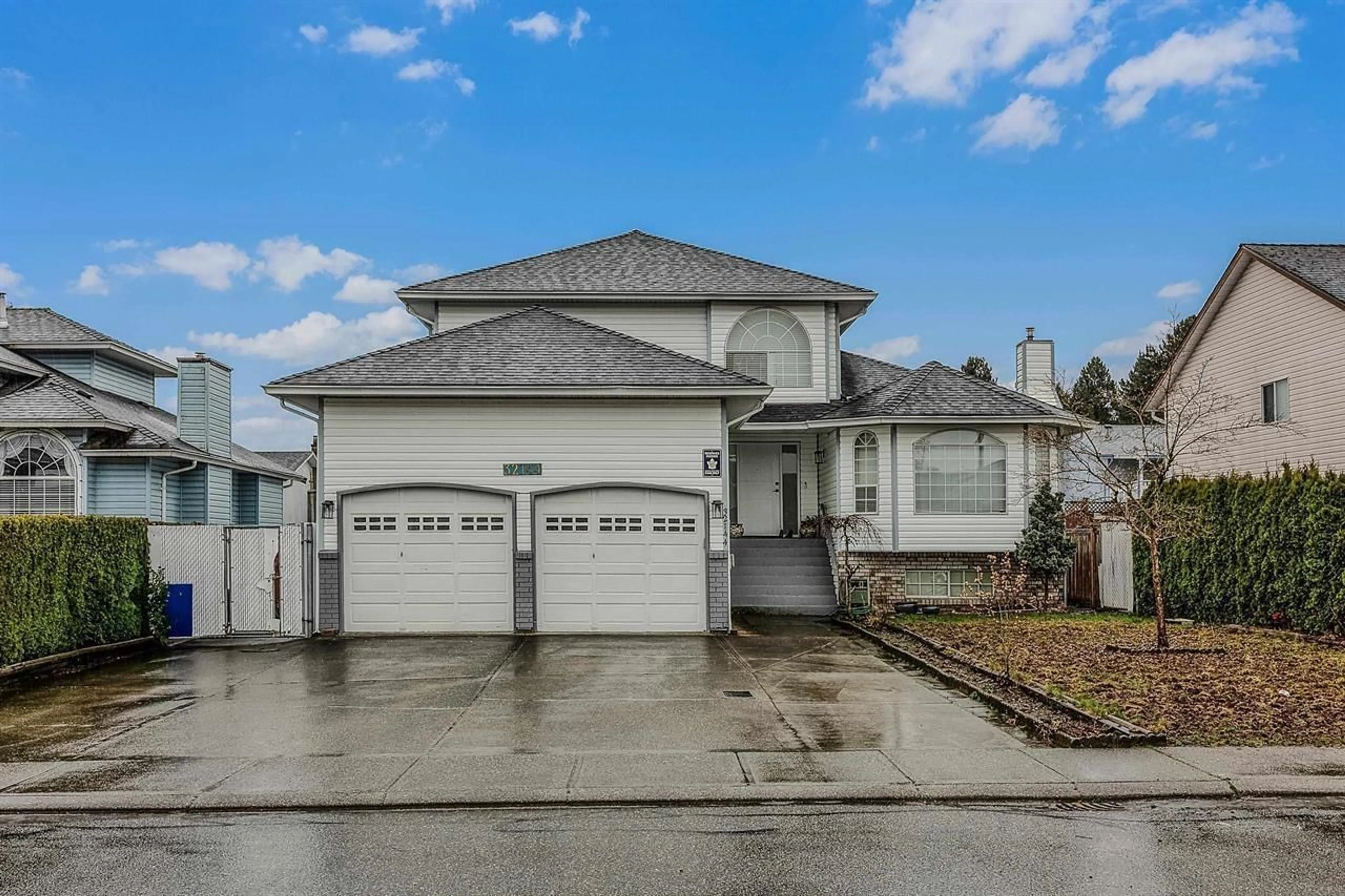 Home with vinyl exterior material, street for 32144 ASHCROFT DRIVE, Abbotsford British Columbia V2T5C7