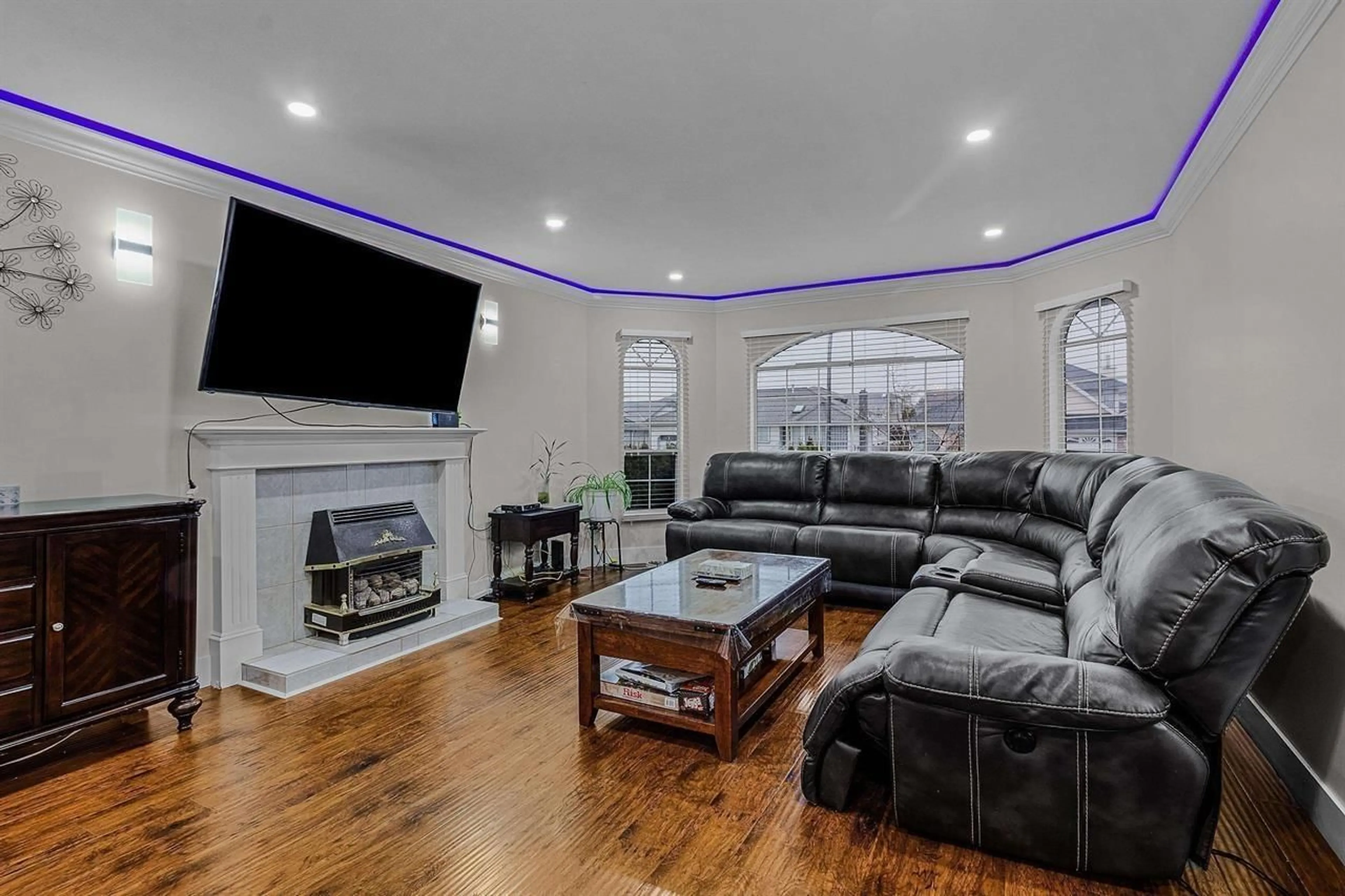 Living room with furniture, unknown for 32144 ASHCROFT DRIVE, Abbotsford British Columbia V2T5C7