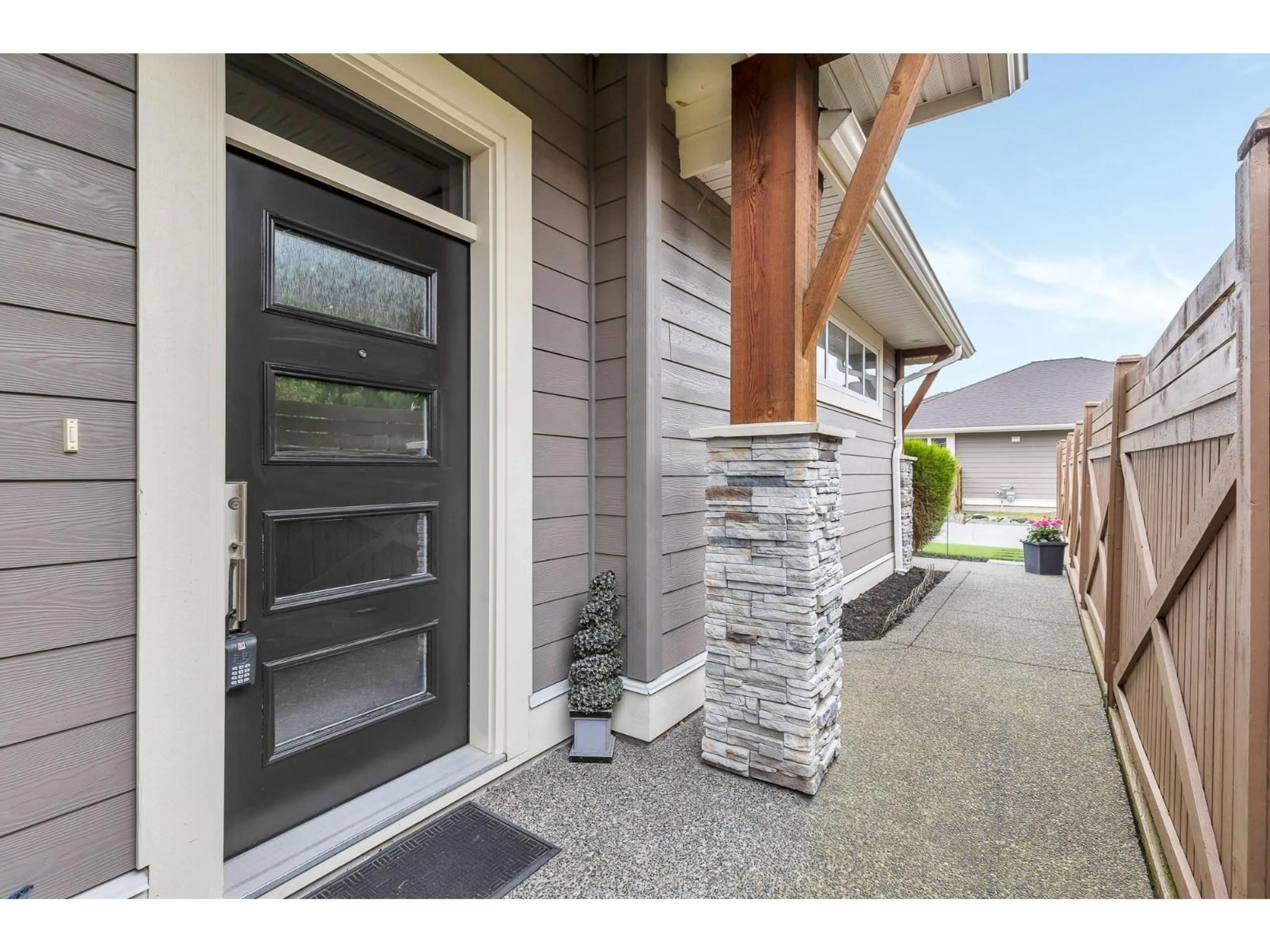 Indoor entryway for 115 - 6540 DOGWOOD DRIVE, Chilliwack British Columbia V2R0W7