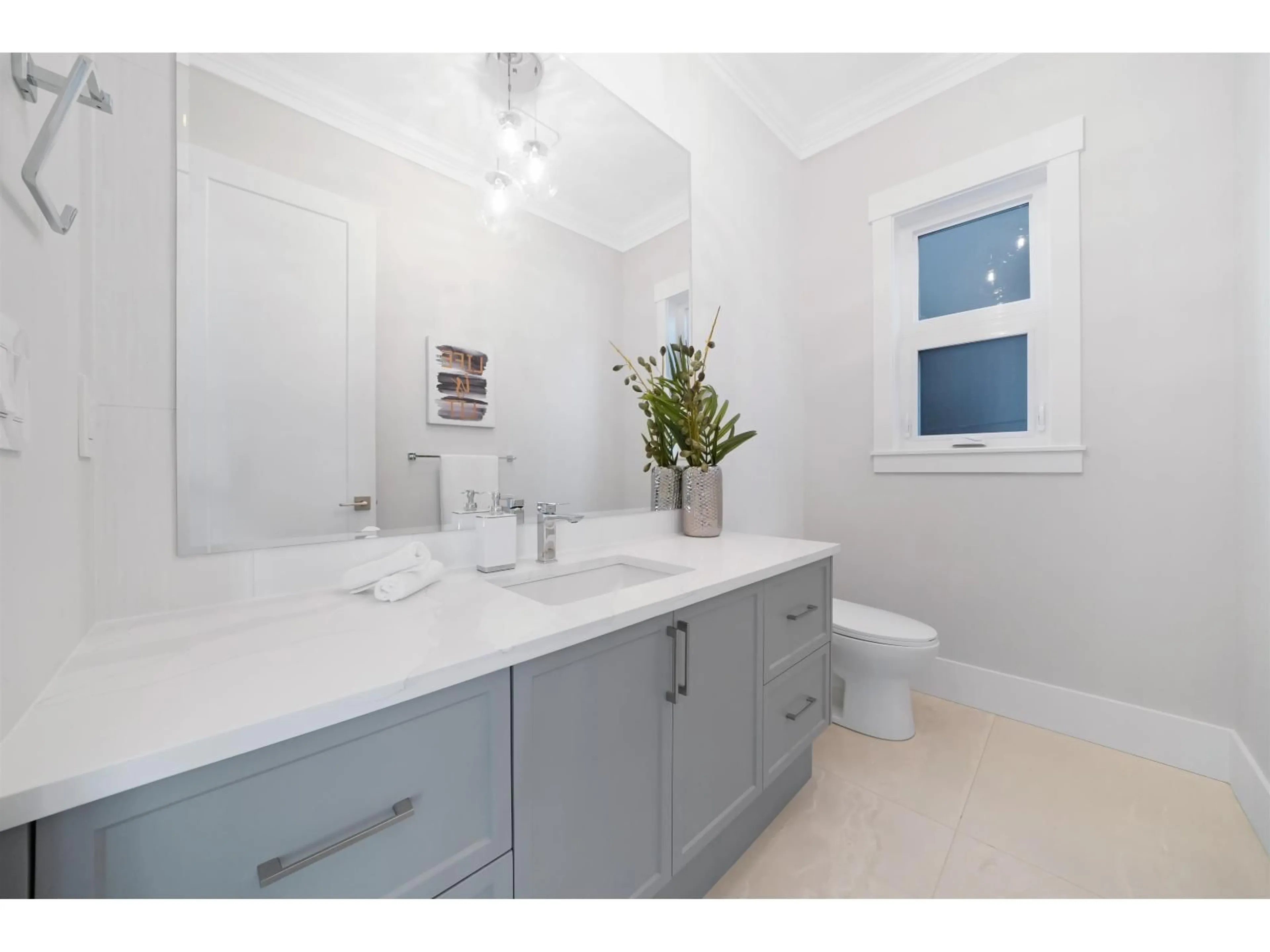 Contemporary bathroom, ceramic/tile floor for 6919 205 STREET, Langley British Columbia V2Y1R2