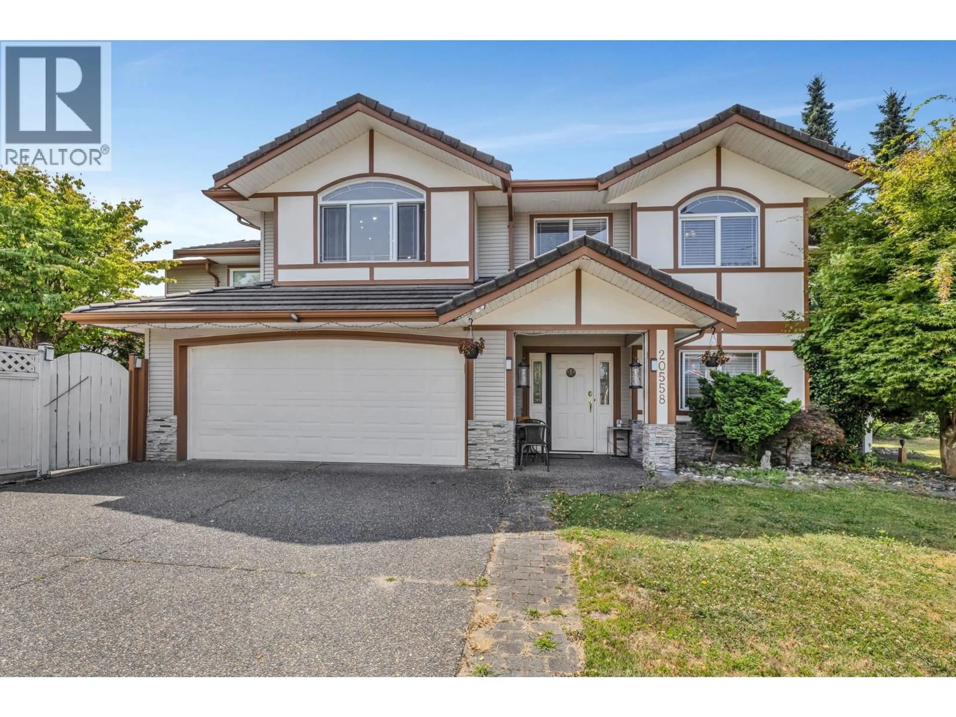 Home with vinyl exterior material, street for 20558 122 AVENUE, Maple Ridge British Columbia V2X2N6