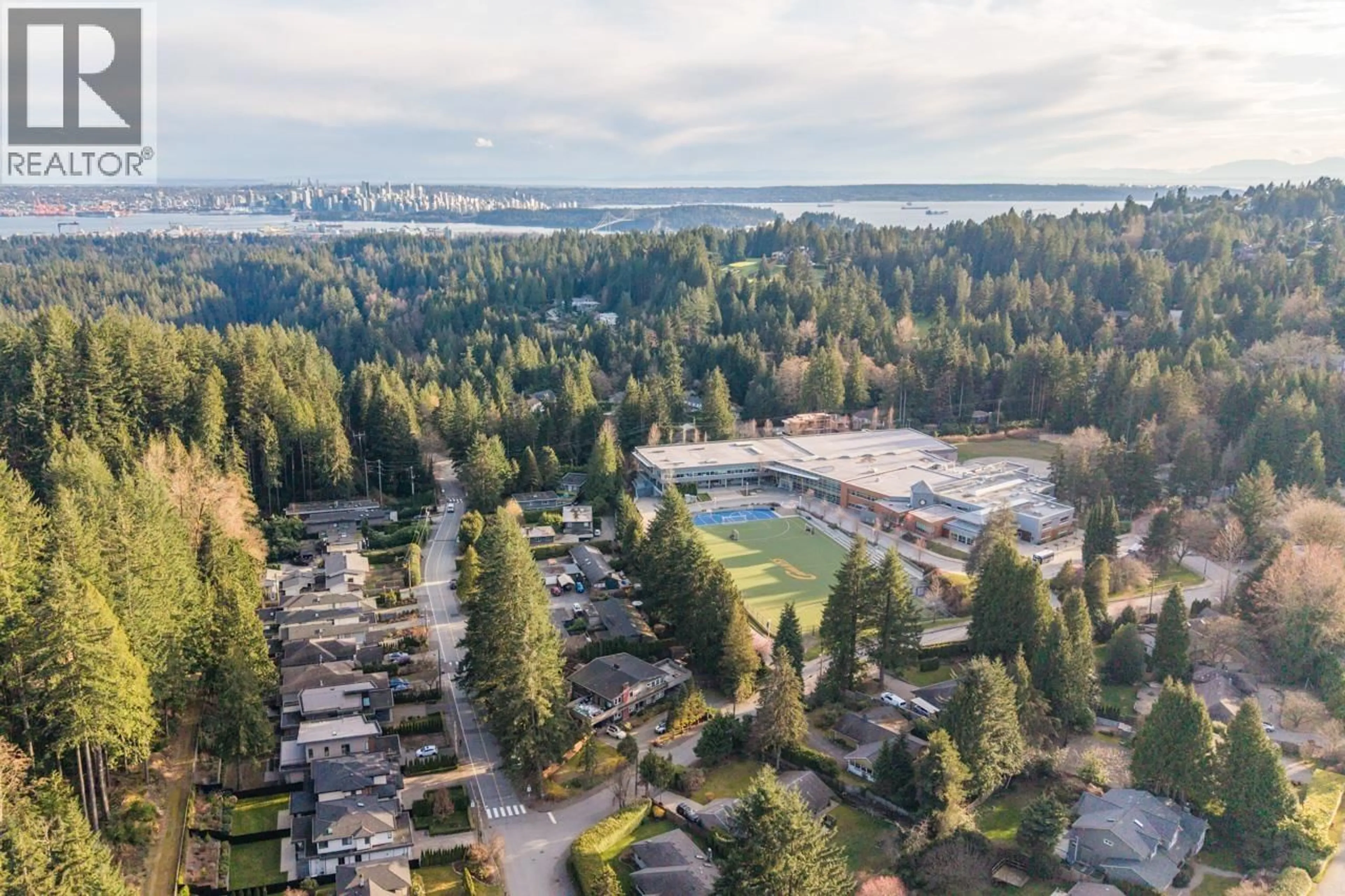 A pic from outside/outdoor area/front of a property/back of a property/a pic from drone, unknown for 31 GLENMORE DRIVE, West Vancouver British Columbia V7S1A5