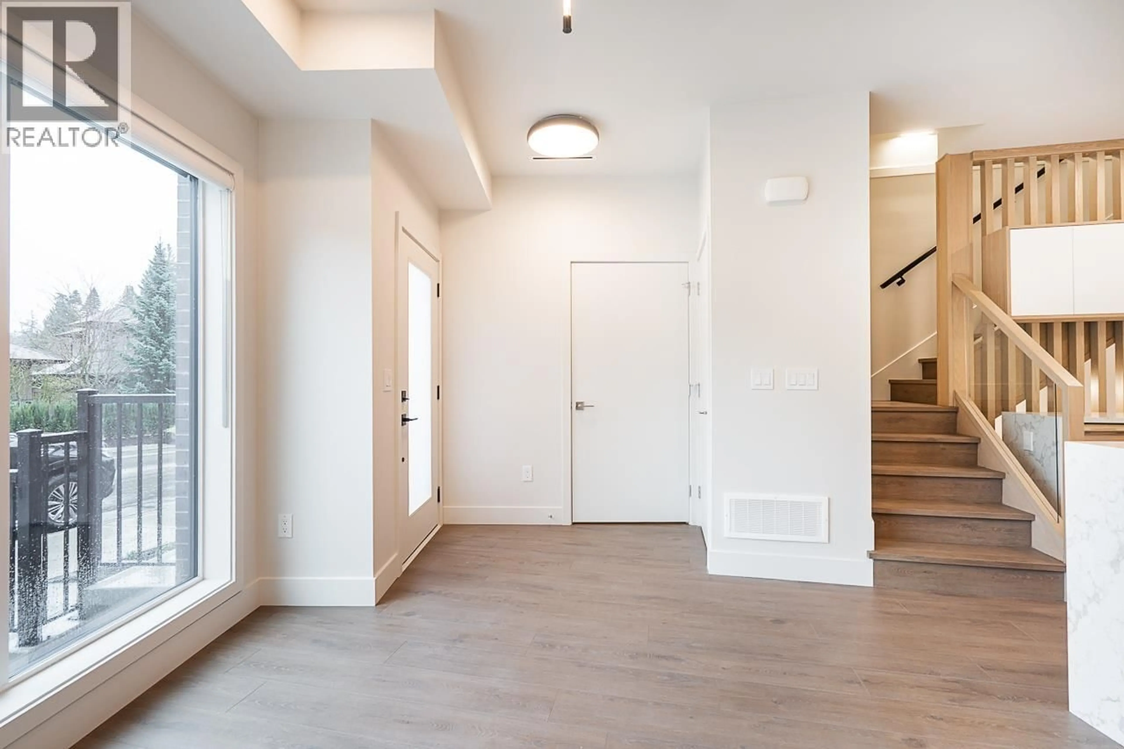 Indoor entryway for 3161 CANFIELD CRESCENT, North Vancouver British Columbia V7R2V9