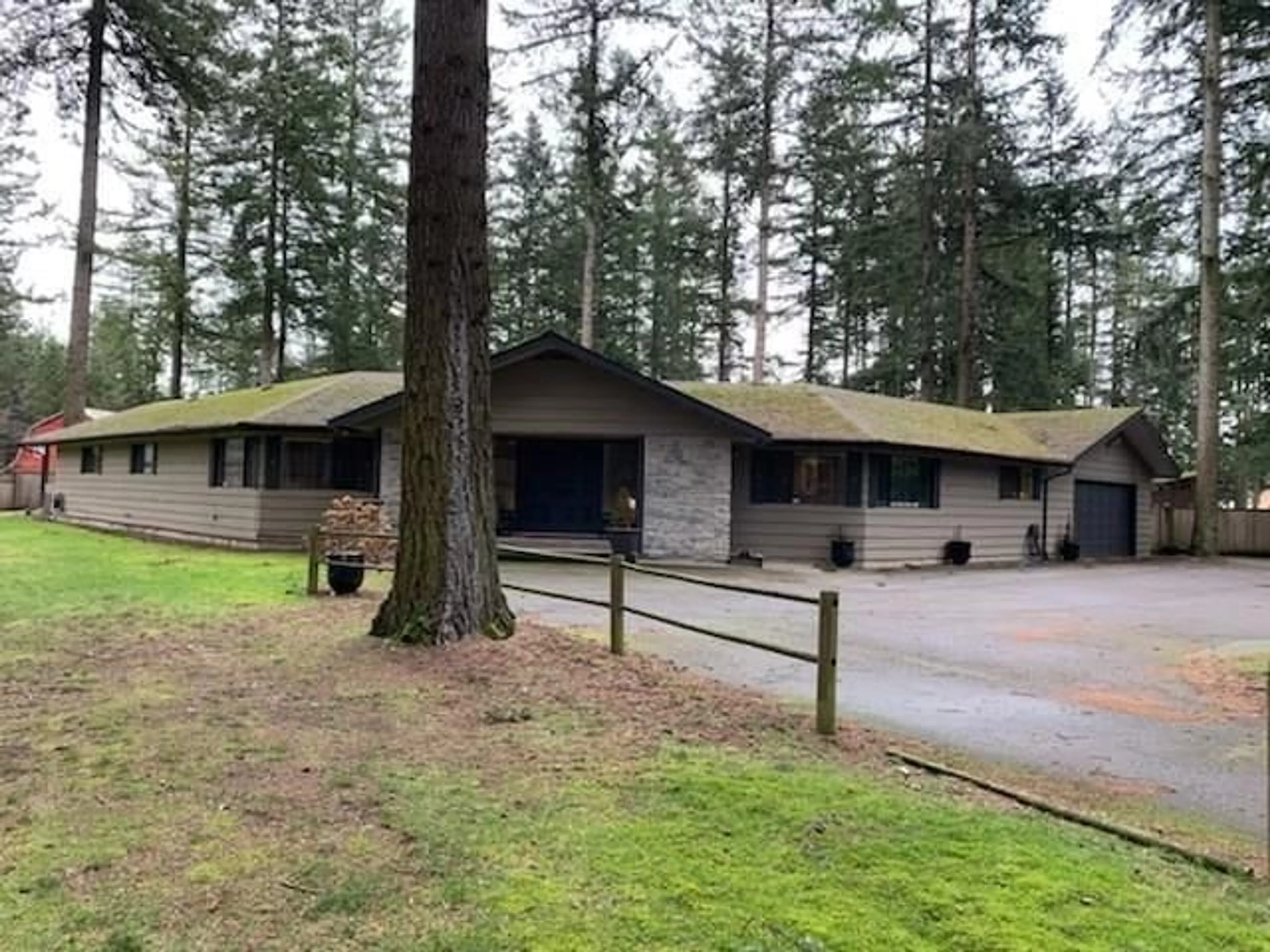 A pic from outside/outdoor area/front of a property/back of a property/a pic from drone, unknown for 2890 202 STREET, Langley British Columbia V2Z2B9
