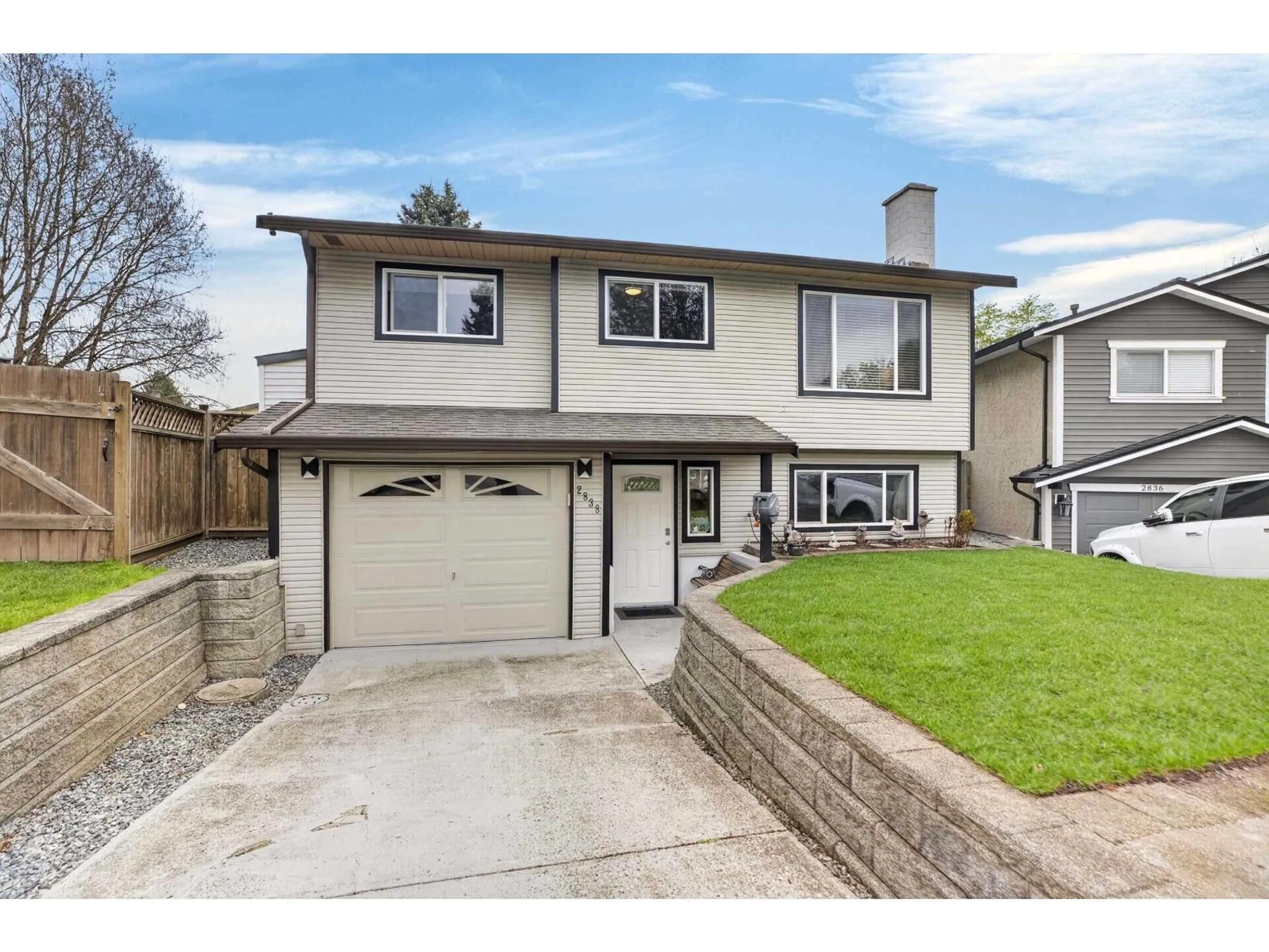 Home with vinyl exterior material, street for 2838 WOODLAND COURT, Langley British Columbia V2Y1G1