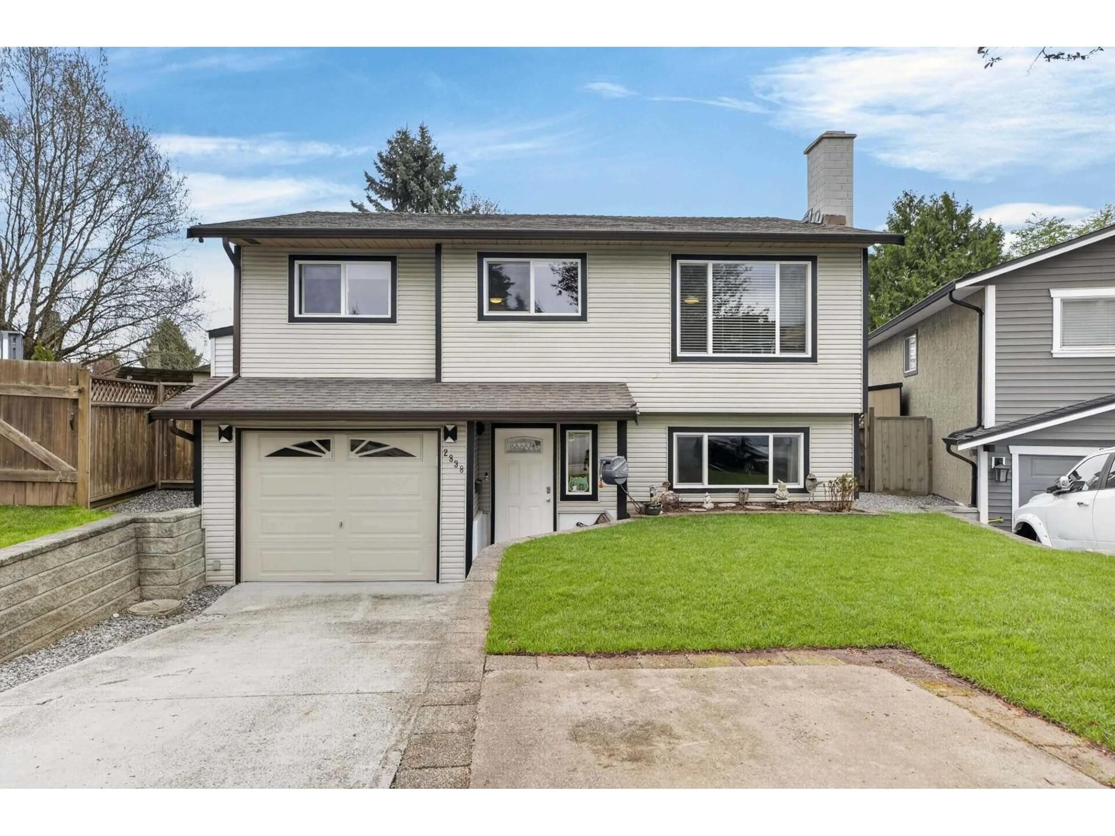 Home with vinyl exterior material, street for 2838 WOODLAND COURT, Langley British Columbia V2Y1G1