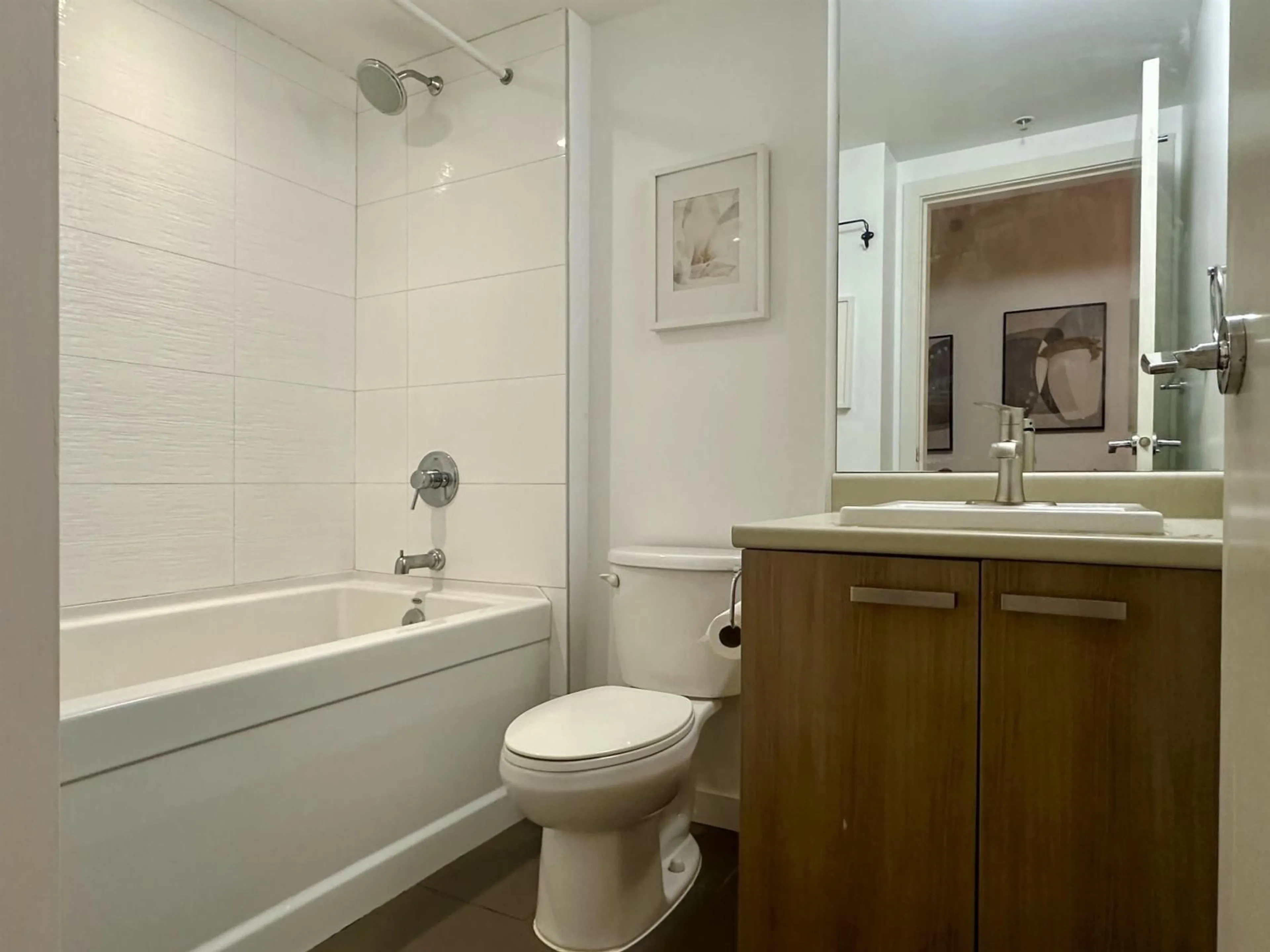 Standard bathroom, unknown for 209 - 13325 102A AVENUE, Surrey British Columbia V3T0J5