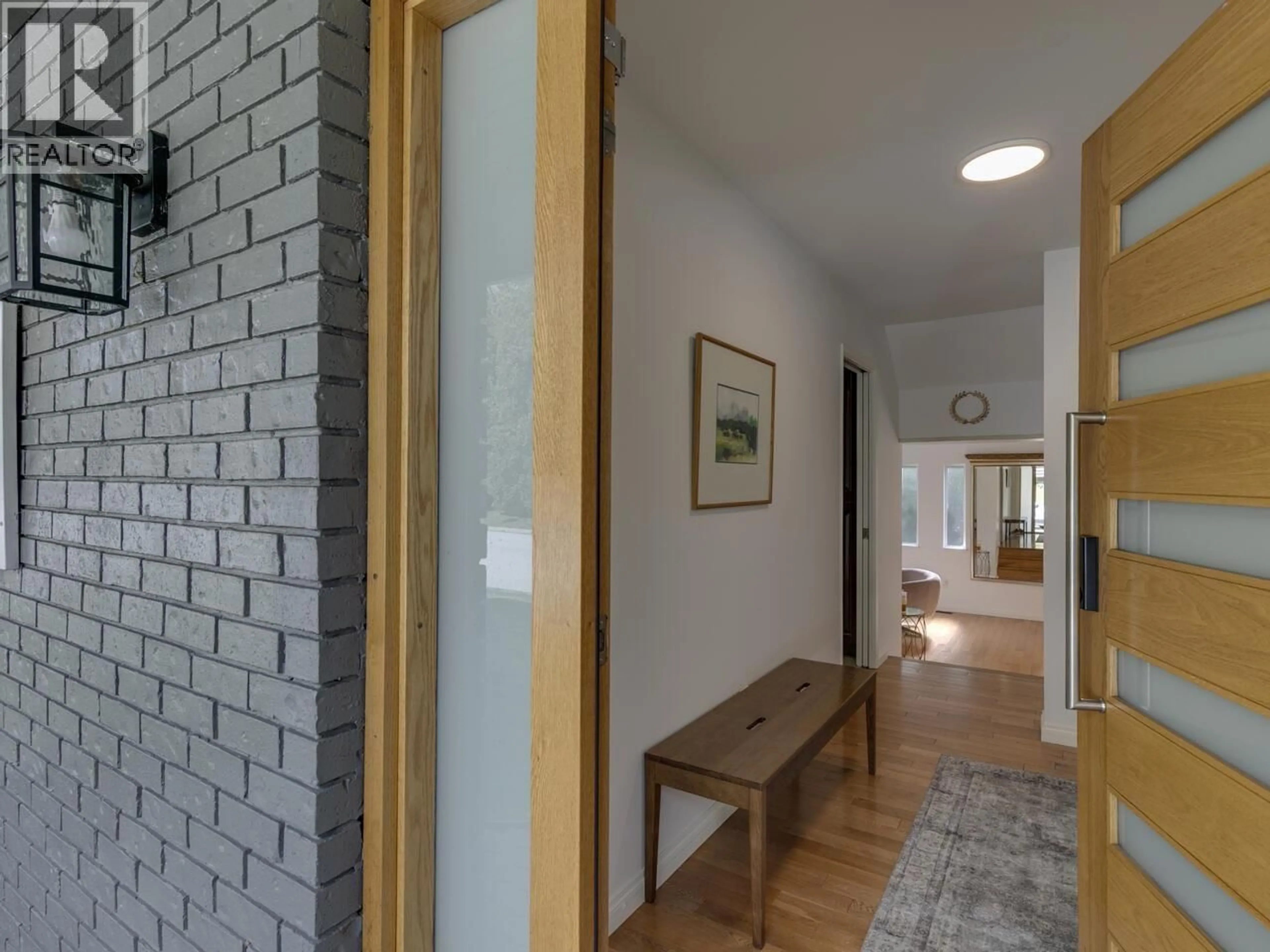 Indoor entryway for 763 WEYMOUTH DRIVE, North Vancouver British Columbia V7K2Z5