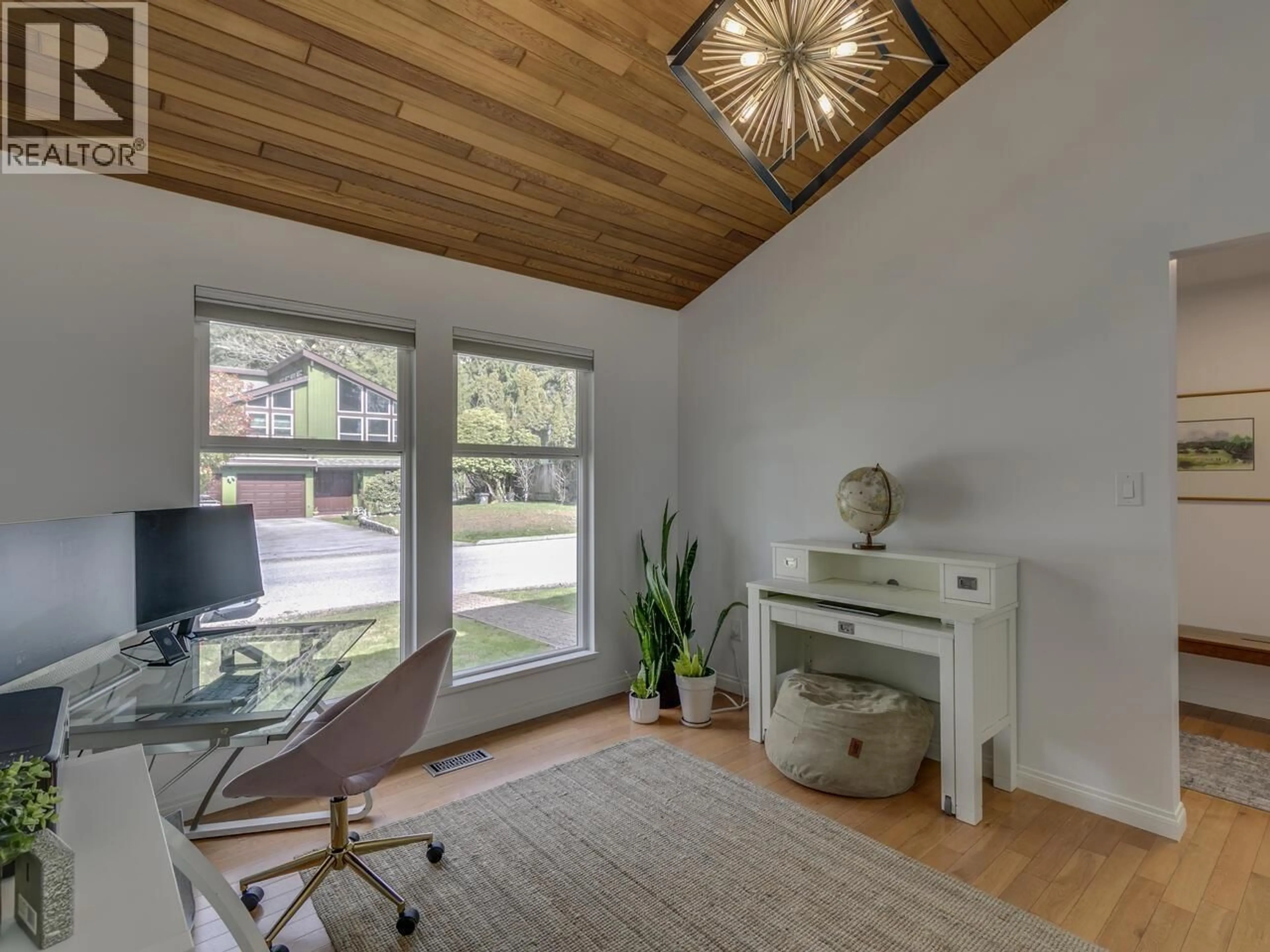 Living room with furniture, wood/laminate floor for 763 WEYMOUTH DRIVE, North Vancouver British Columbia V7K2Z5