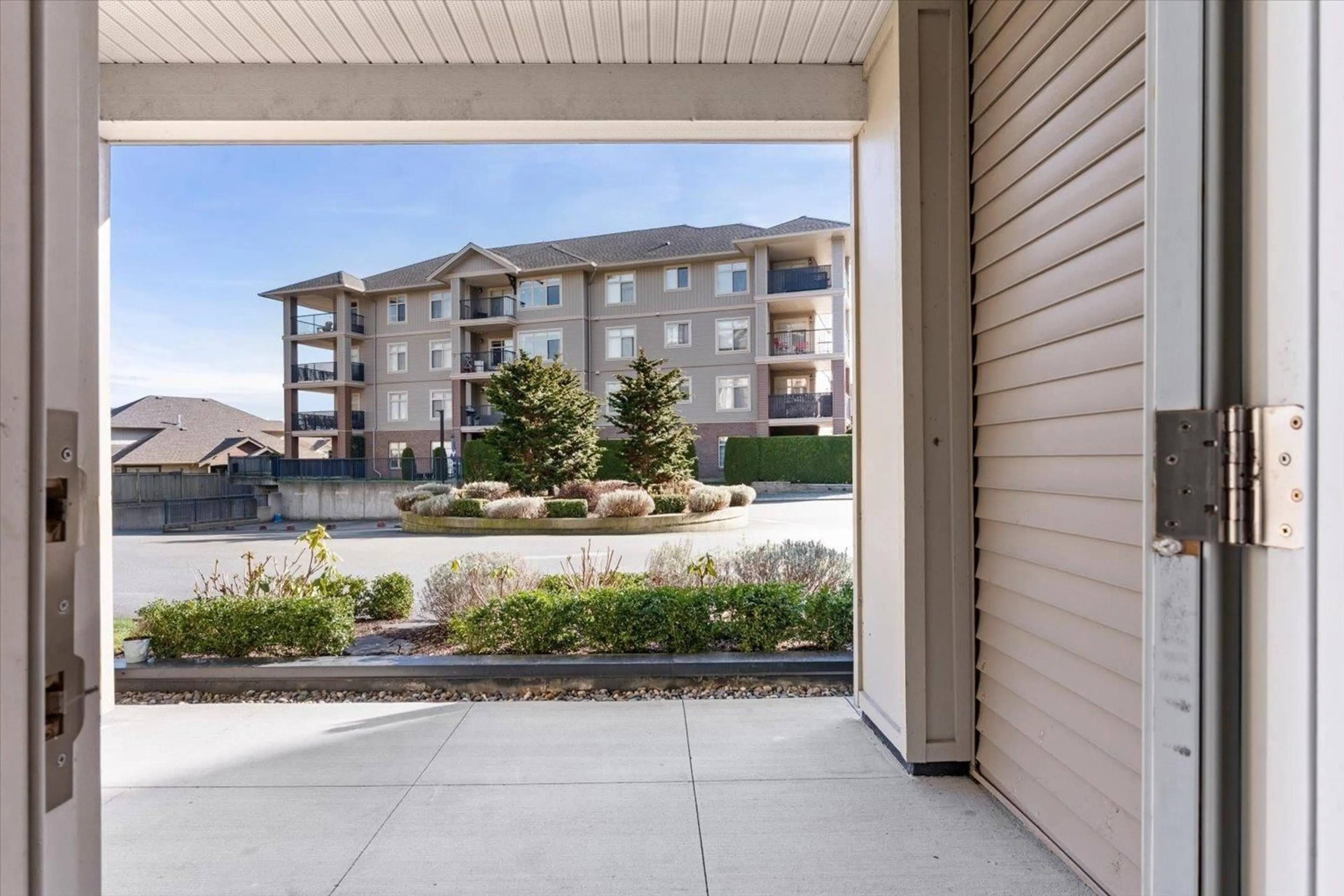 Patio, water/lake/river/ocean view for 102 - 45761 STEVENSON ROAD, Chilliwack British Columbia V2R0Y7