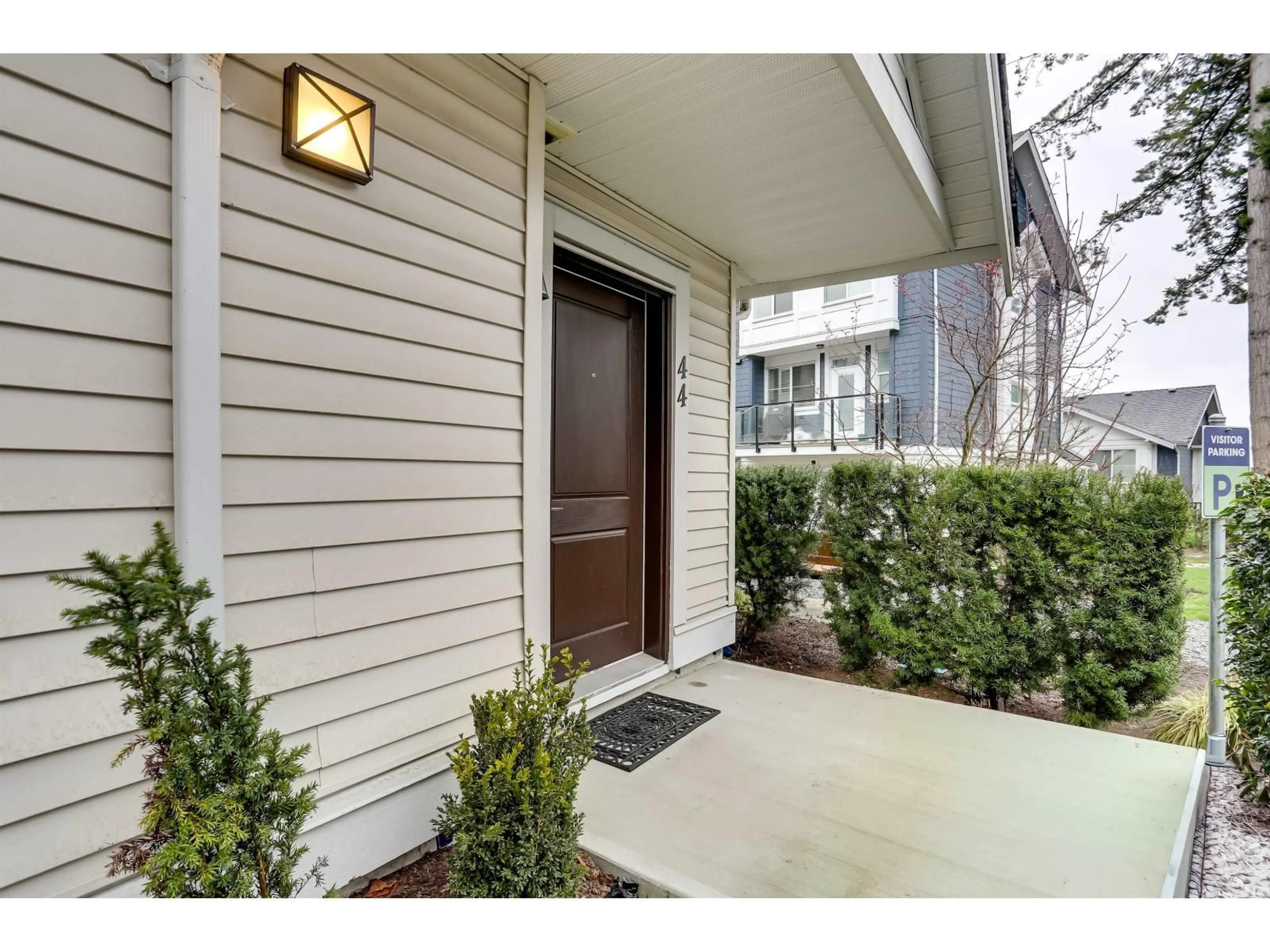 Indoor entryway for 44 - 14355 62 AVENUE, Surrey British Columbia V3X0K6