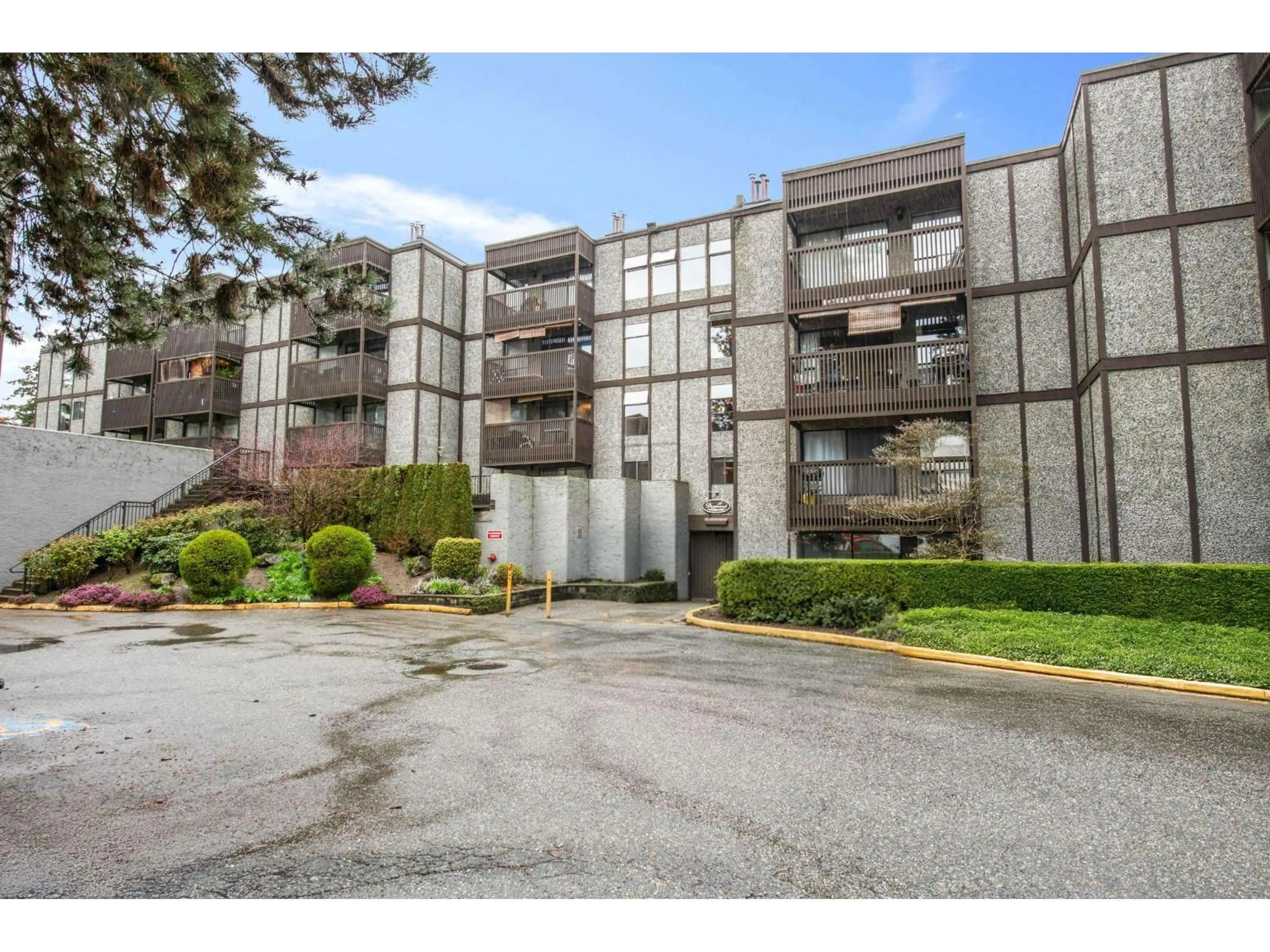 Unknown for 114 - 9672 134 STREET, Surrey British Columbia V3T5L5