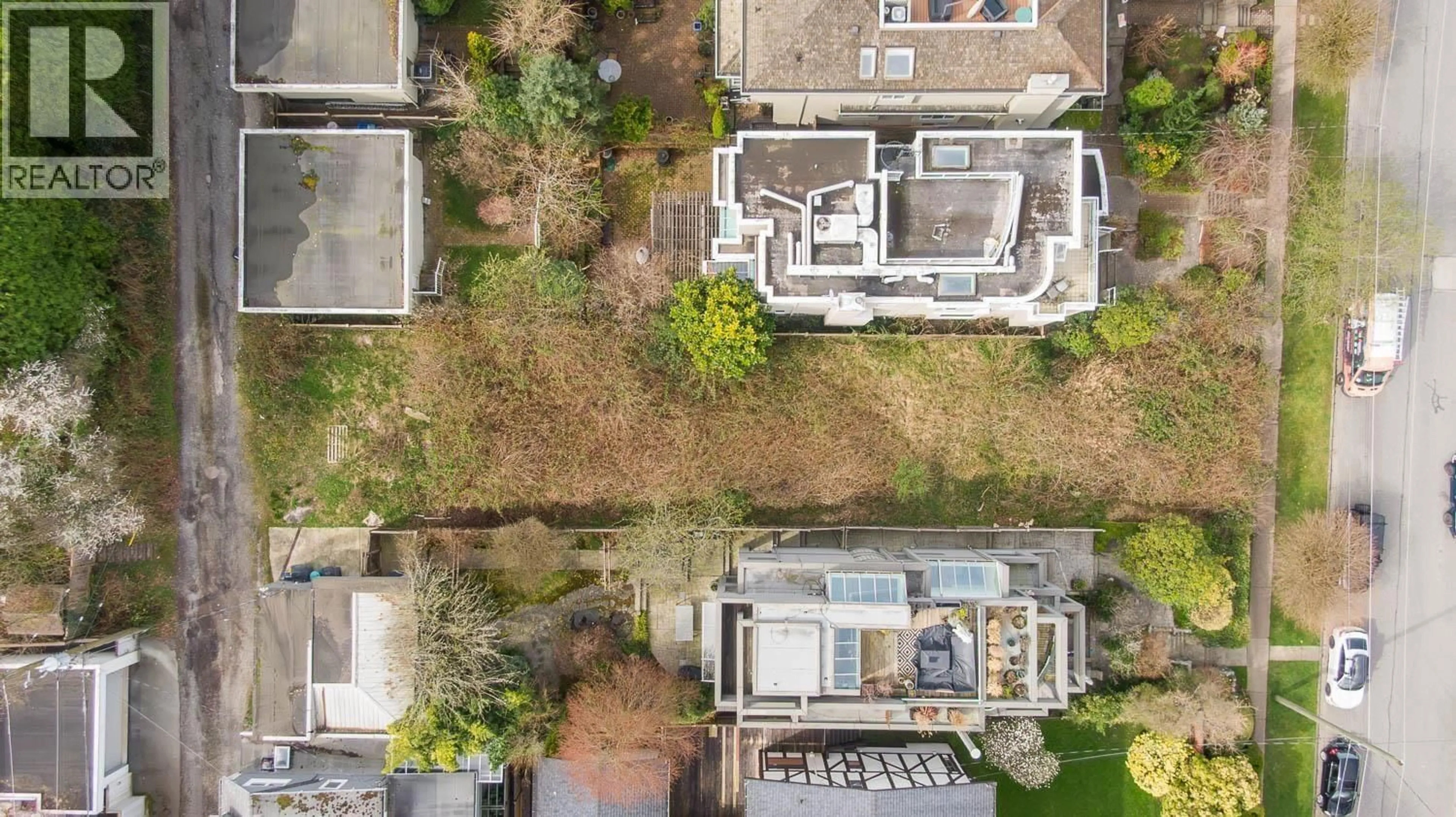 A pic from outside/outdoor area/front of a property/back of a property/a pic from drone, unknown for 4418 2ND AVENUE, Vancouver British Columbia V6R1K5
