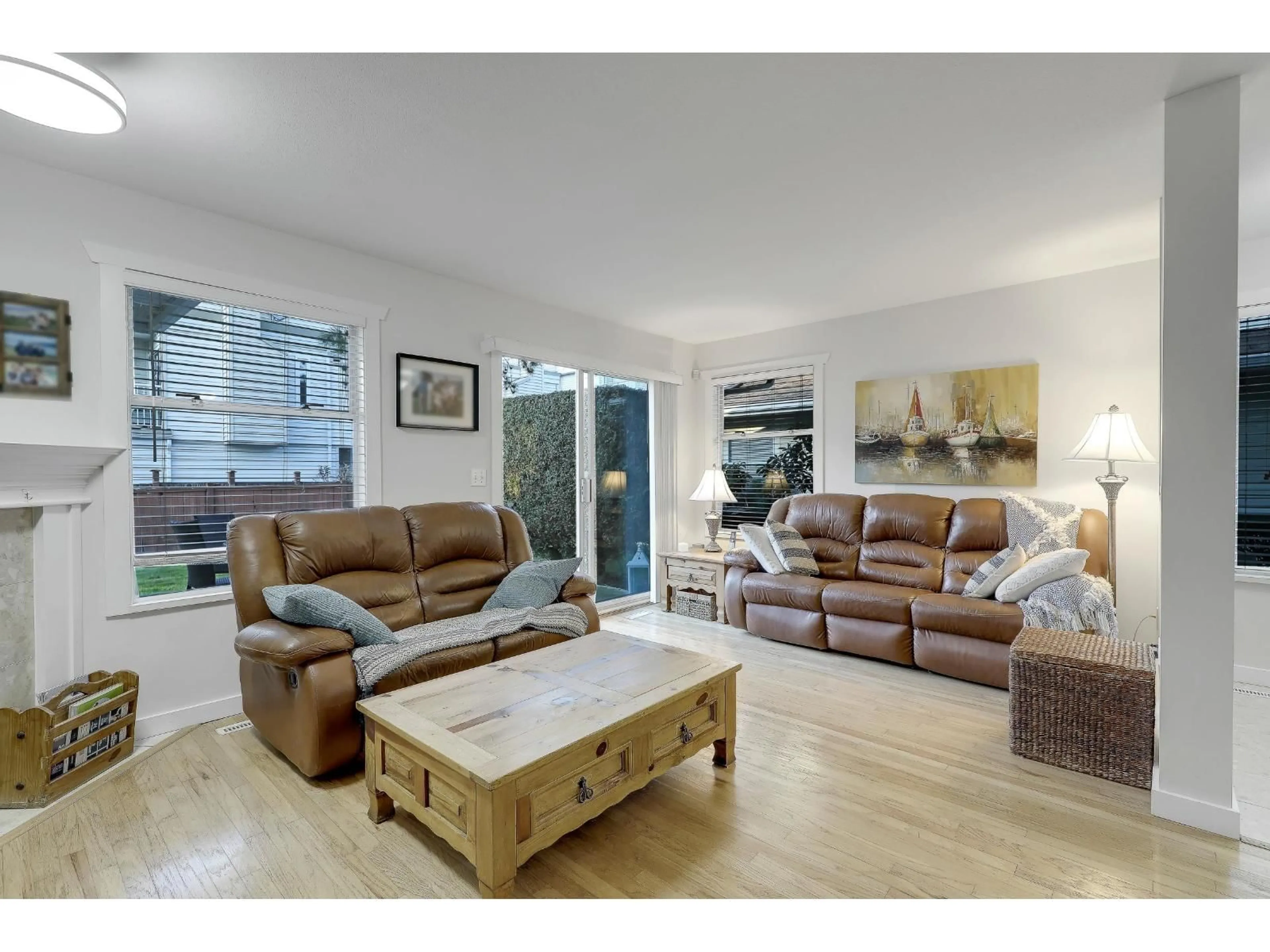 Living room with furniture, unknown for 56 - 10038 155 STREET, Surrey British Columbia V3R0S2