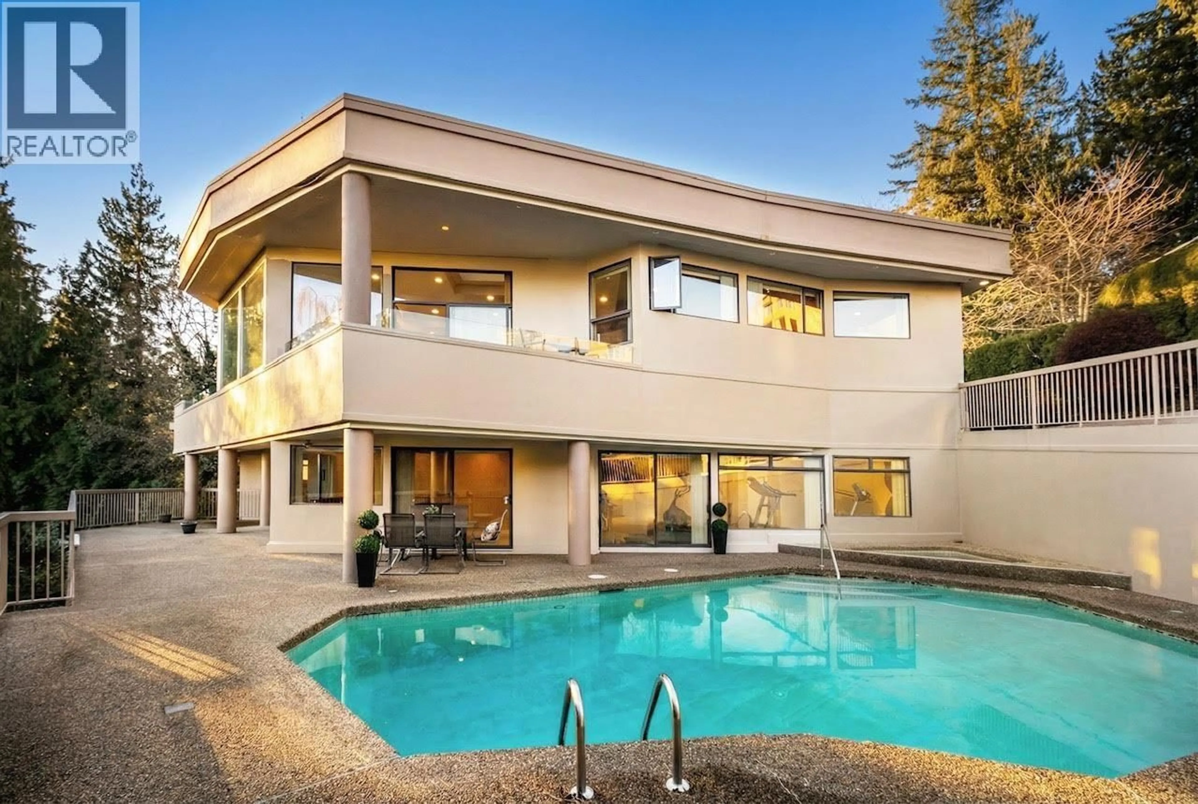 Home with vinyl exterior material, unknown for 2490 WESTHILL COURT, West Vancouver British Columbia V7S3A5