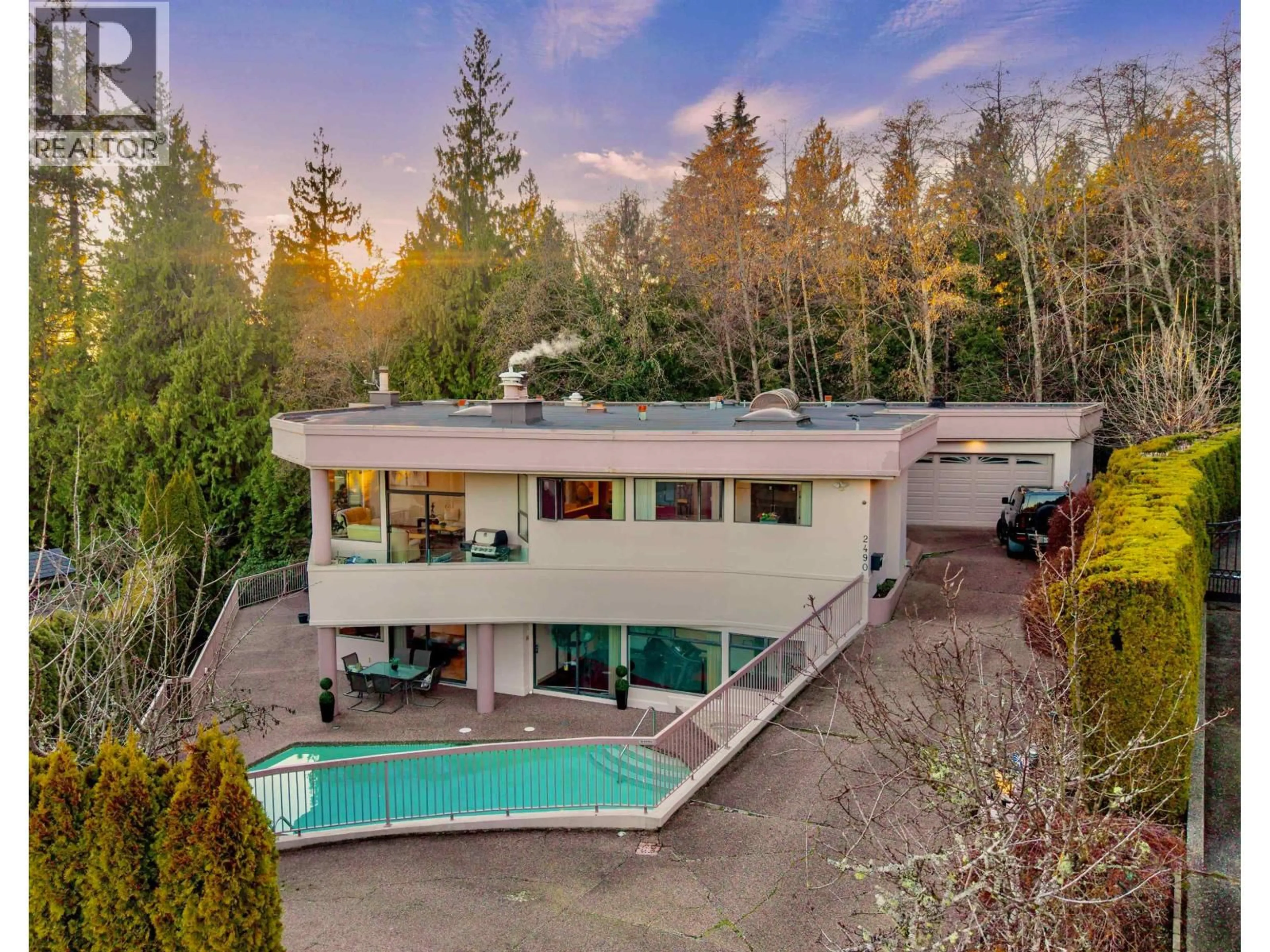 A pic from outside/outdoor area/front of a property/back of a property/a pic from drone, unknown for 2490 WESTHILL COURT, West Vancouver British Columbia V7S3A5