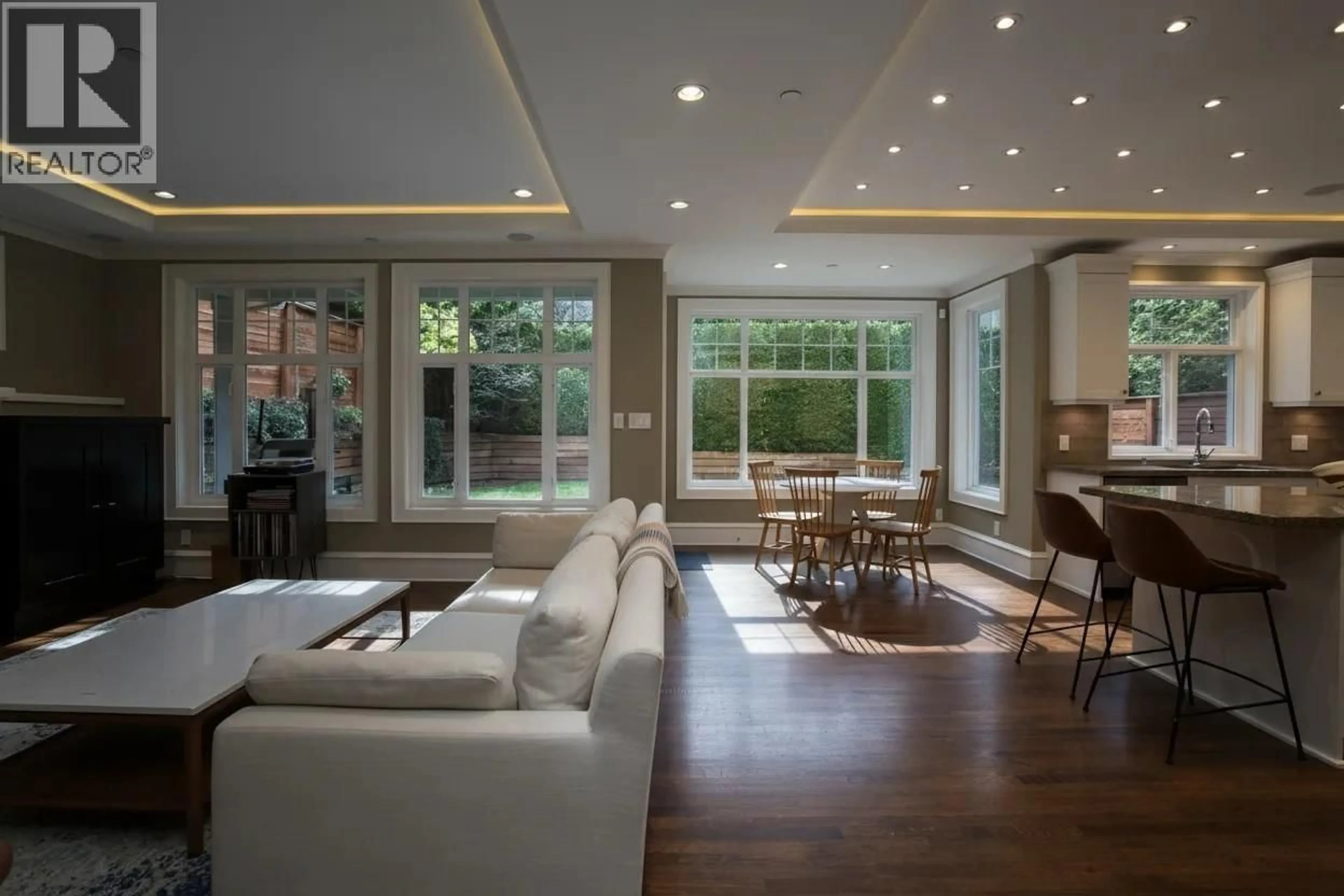 Living room with furniture, unknown for 6417 PITT STREET, West Vancouver British Columbia V7W2C1