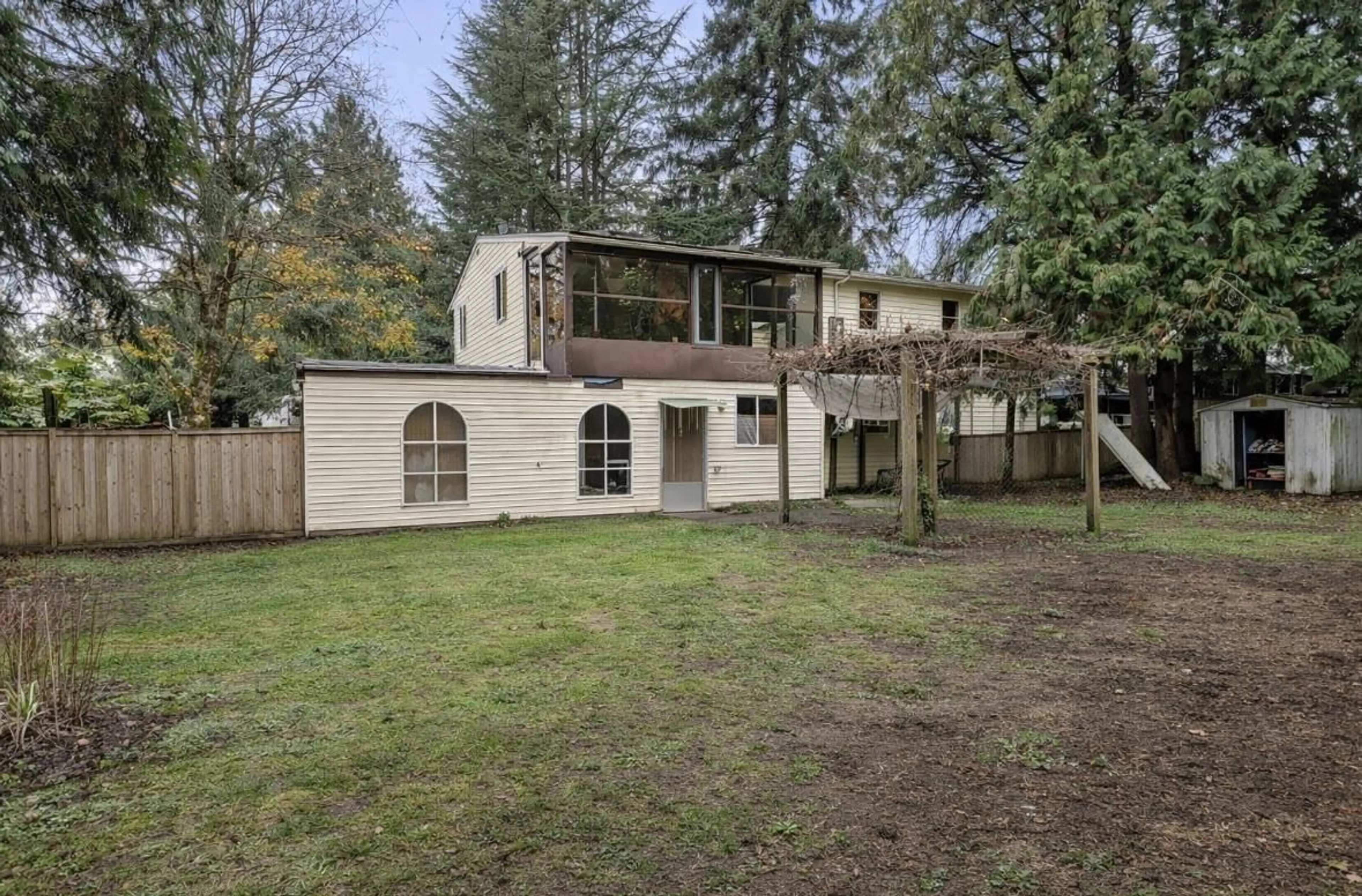 A pic from outside/outdoor area/front of a property/back of a property/a pic from drone, unknown for 7048 140A STREET, Surrey British Columbia V3W5L5