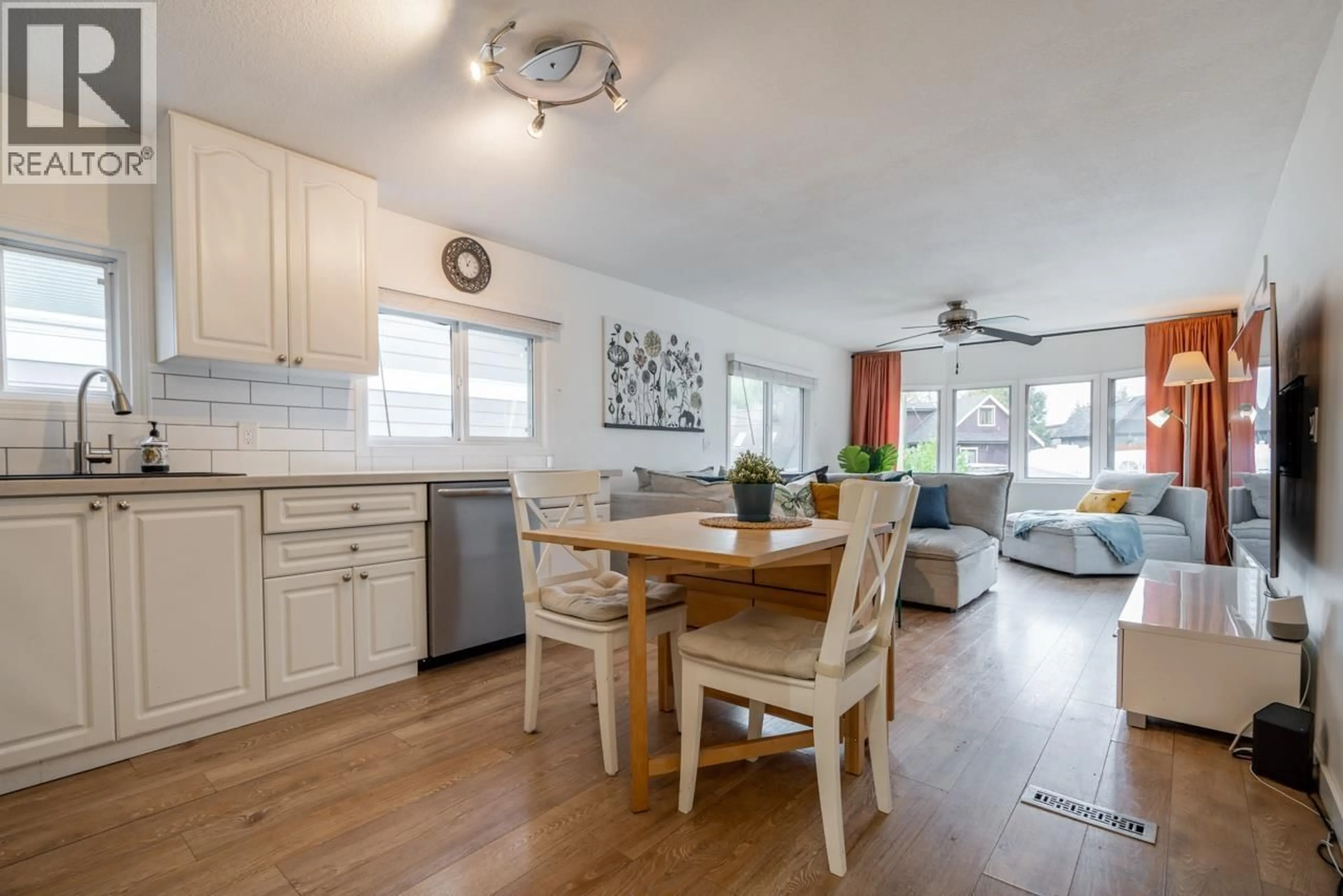 Open concept kitchen, wood/laminate floor for 50 - 3295 SUNNYSIDE ROAD, Anmore British Columbia V3H4Z4