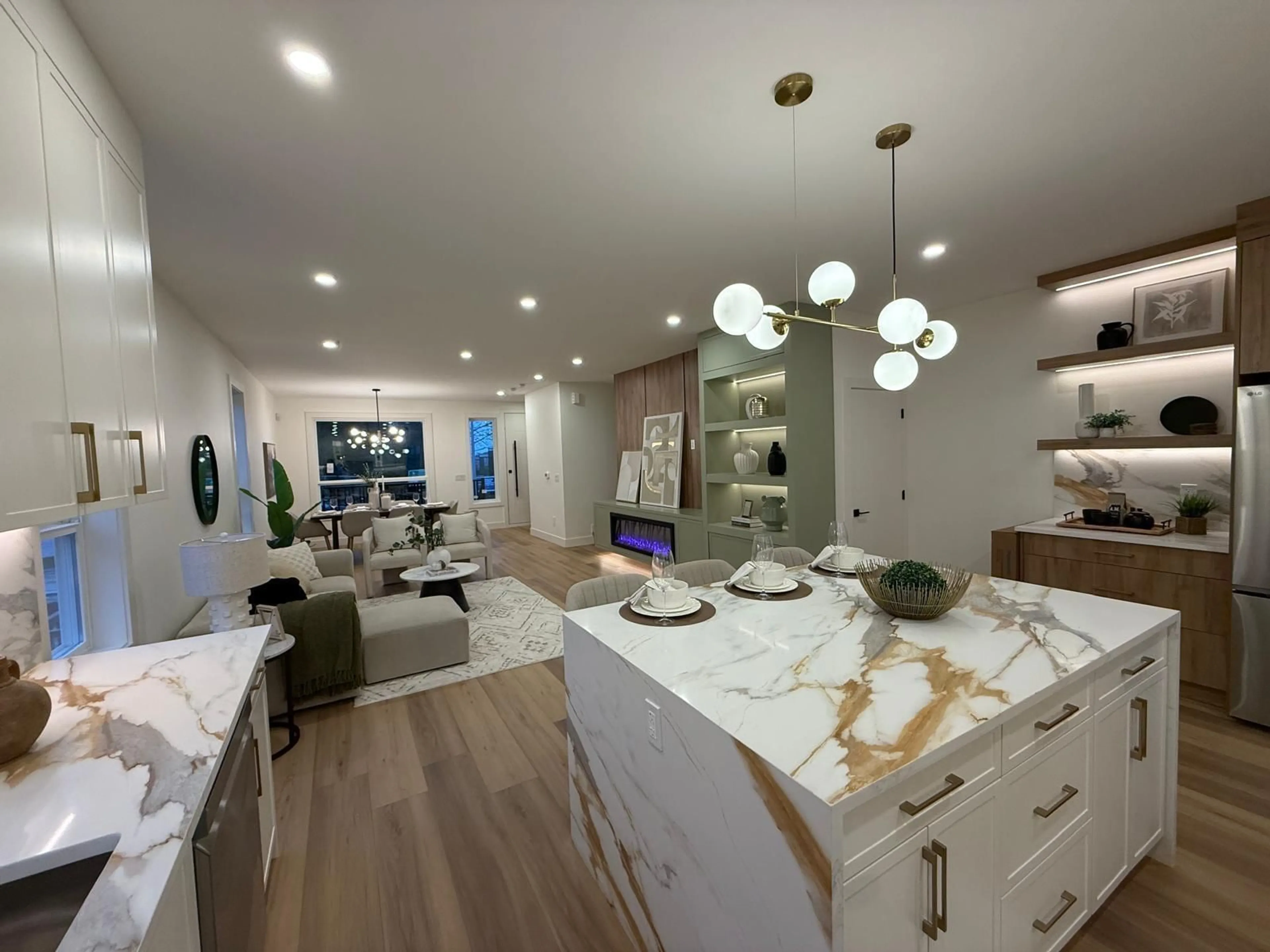 Open concept kitchen, unknown for 16489 20 AVENUE, Surrey British Columbia V3Z9M9