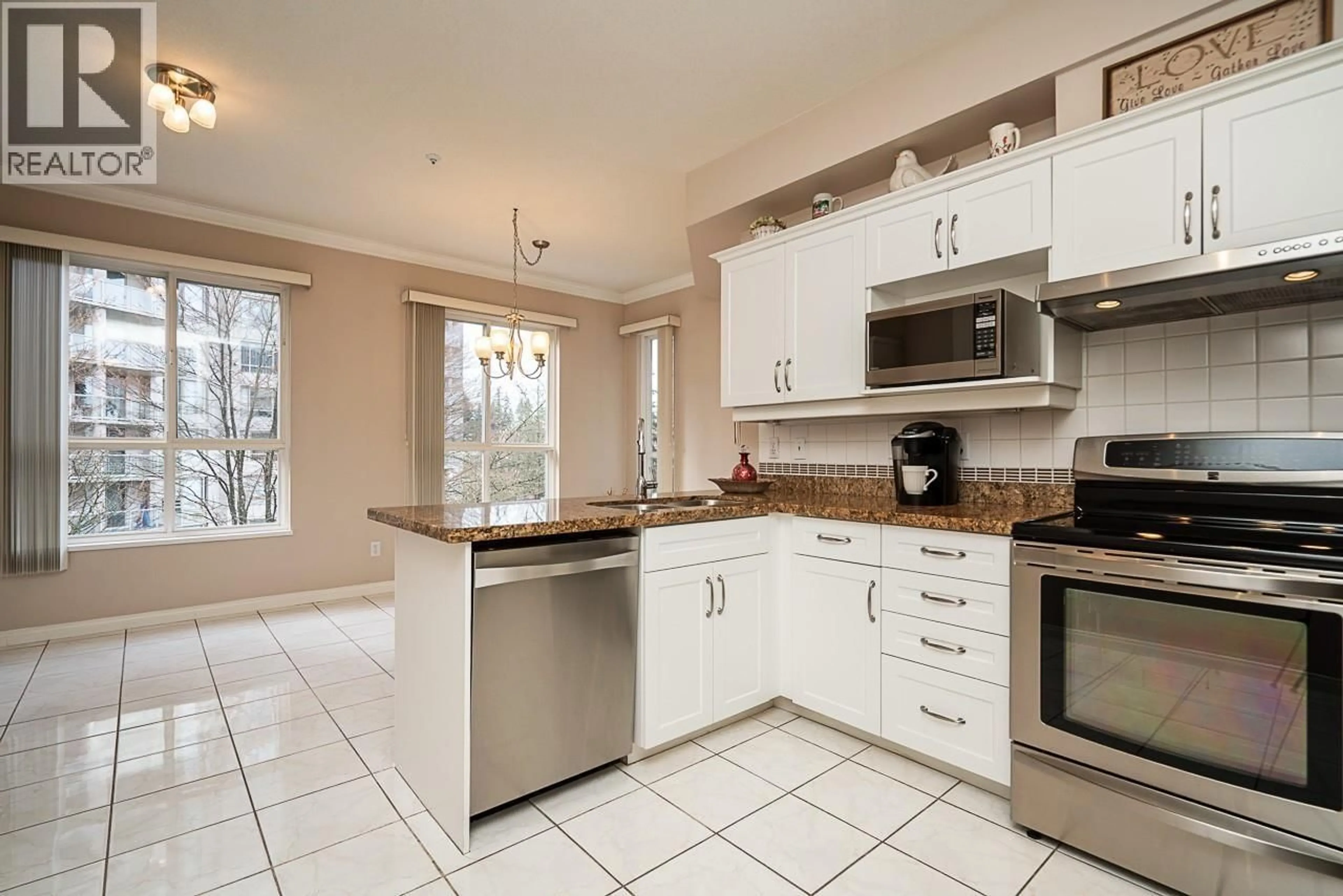 Open concept kitchen, ceramic/tile floor for 313 - 3098 GUILDFORD WAY, Coquitlam British Columbia V3B7W8