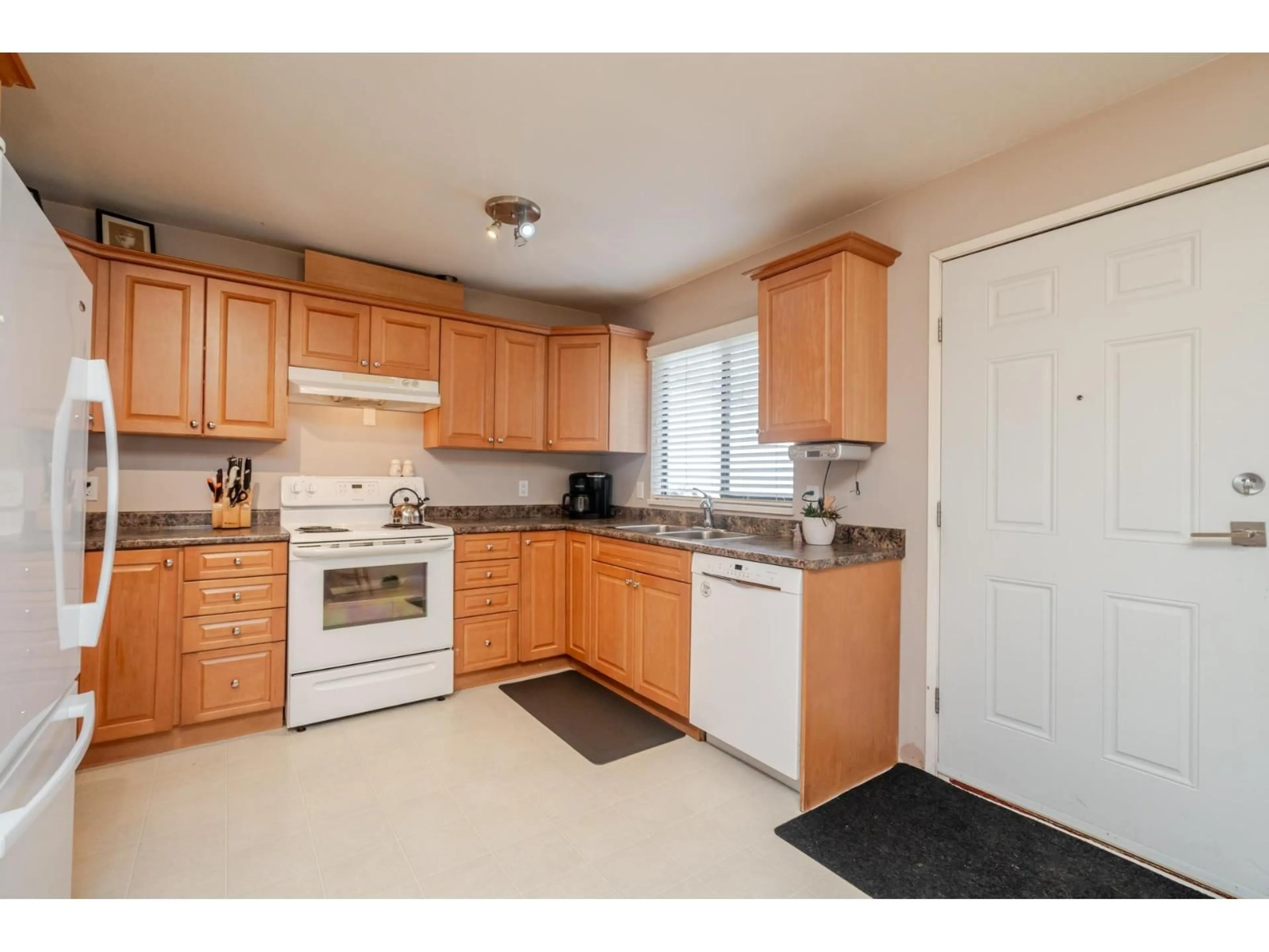 Standard kitchen, unknown for 8570 152 STREET, Surrey British Columbia V3S3N1