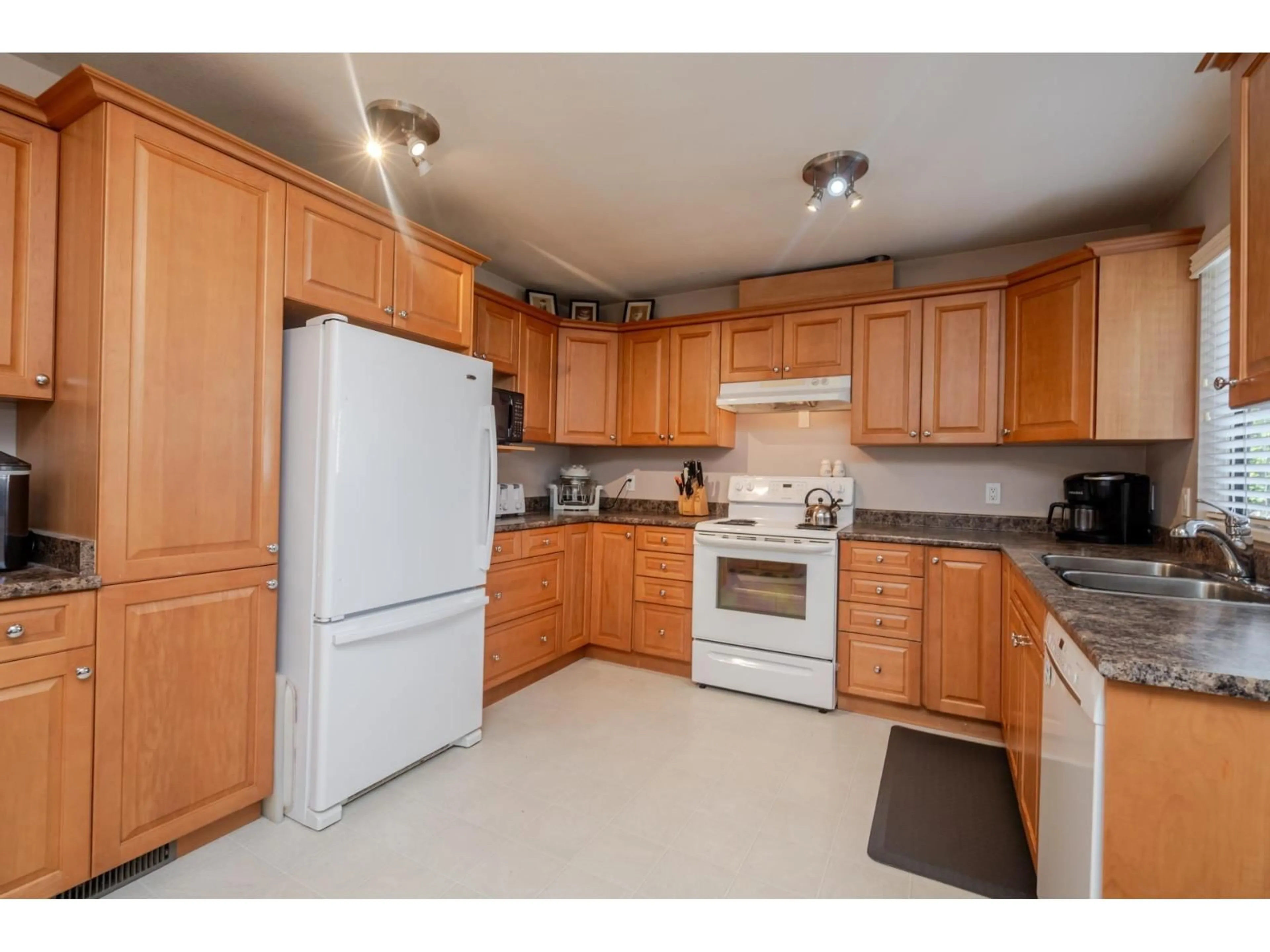 Standard kitchen, unknown for 8570 152 STREET, Surrey British Columbia V3S3N1