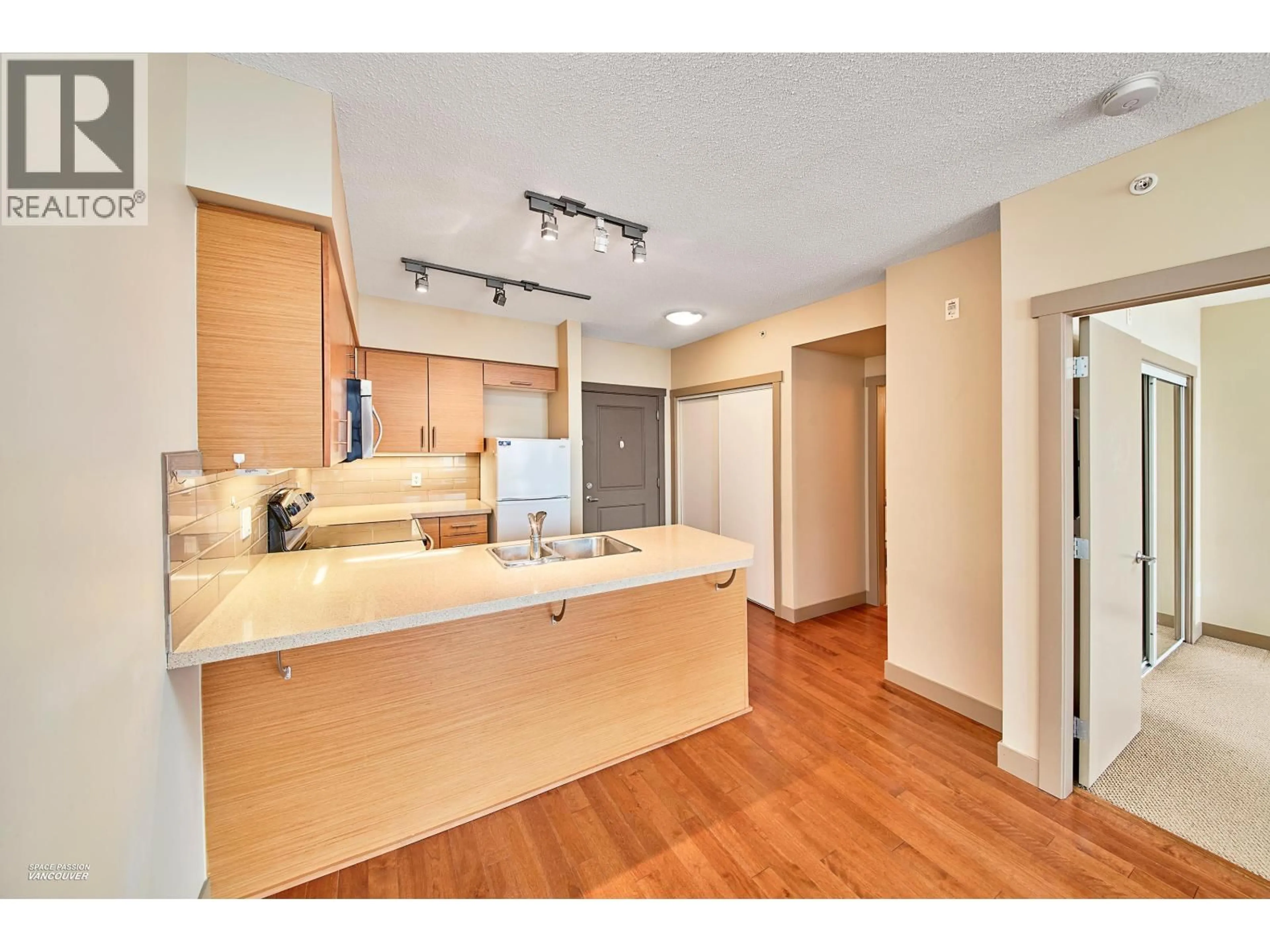 Open concept kitchen, unknown for 415 - 9009 CORNERSTONE MEWS, Burnaby British Columbia V5A0B9