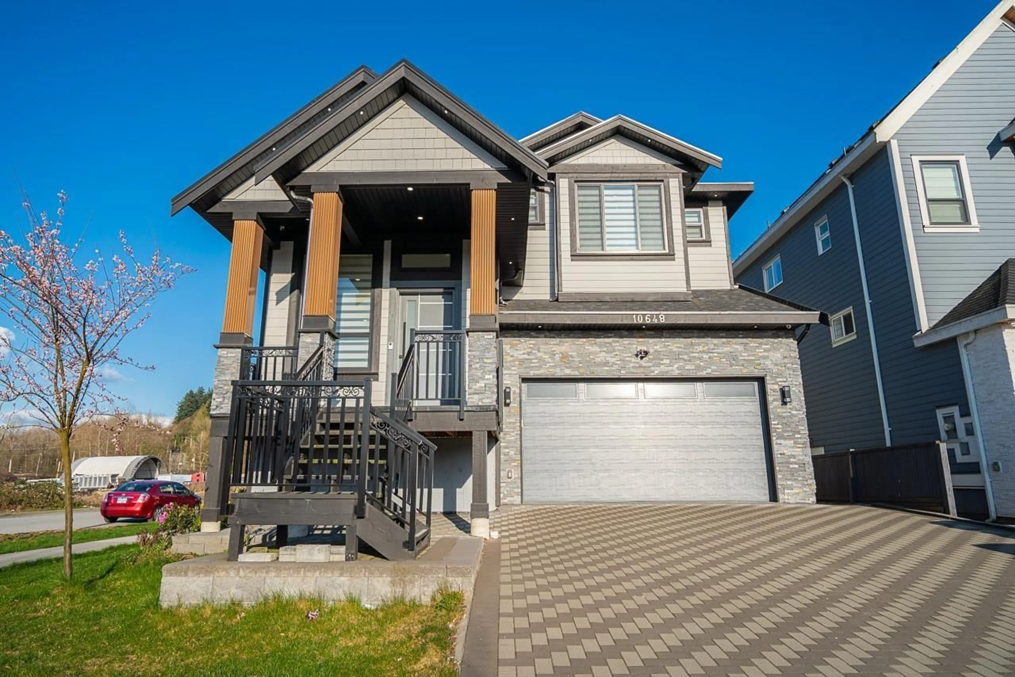 Home with vinyl exterior material, street for 10648 124 STREET, Surrey British Columbia V3V0E2