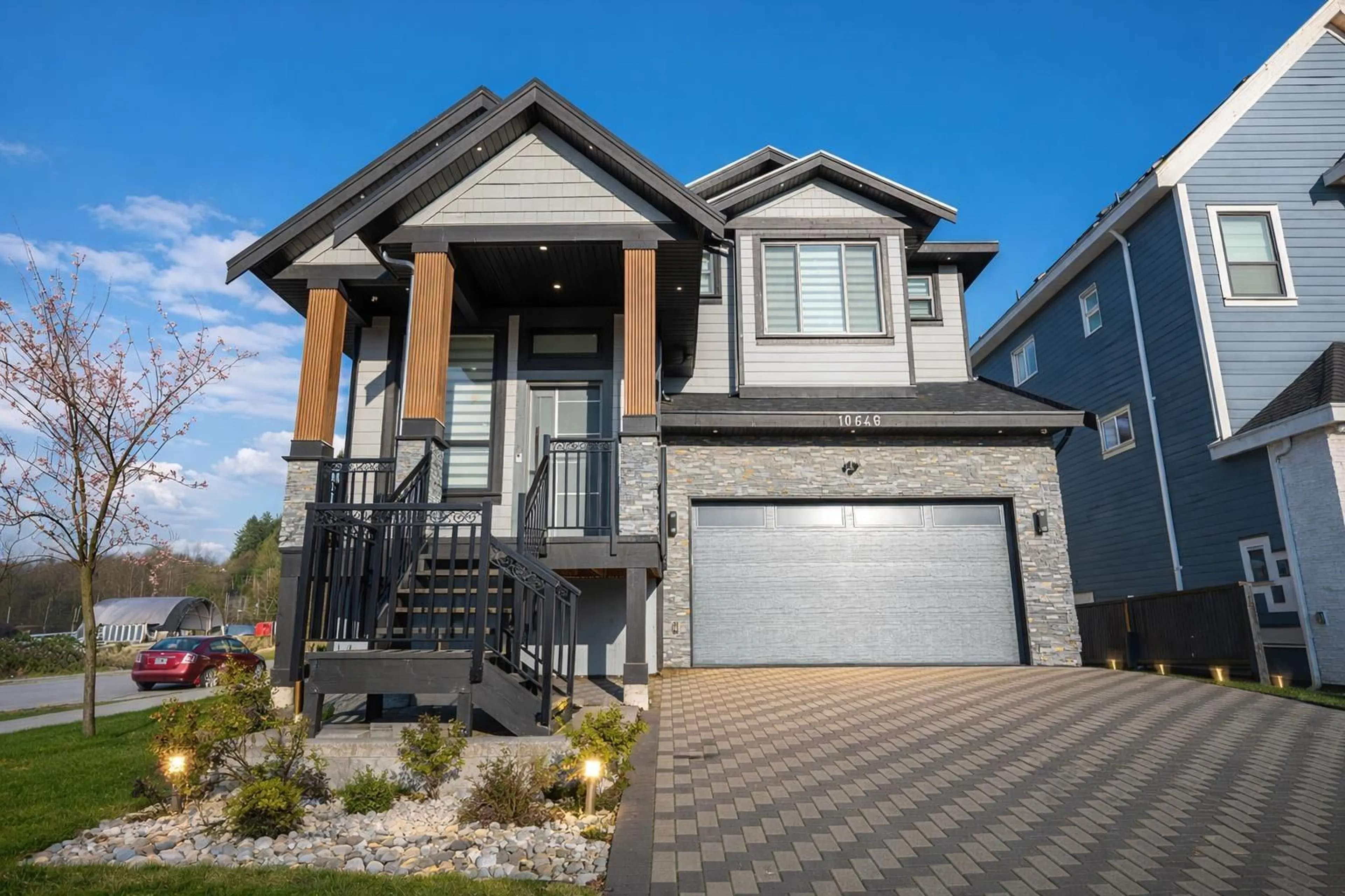 Home with vinyl exterior material, street for 10648 124 STREET, Surrey British Columbia V3V0E2