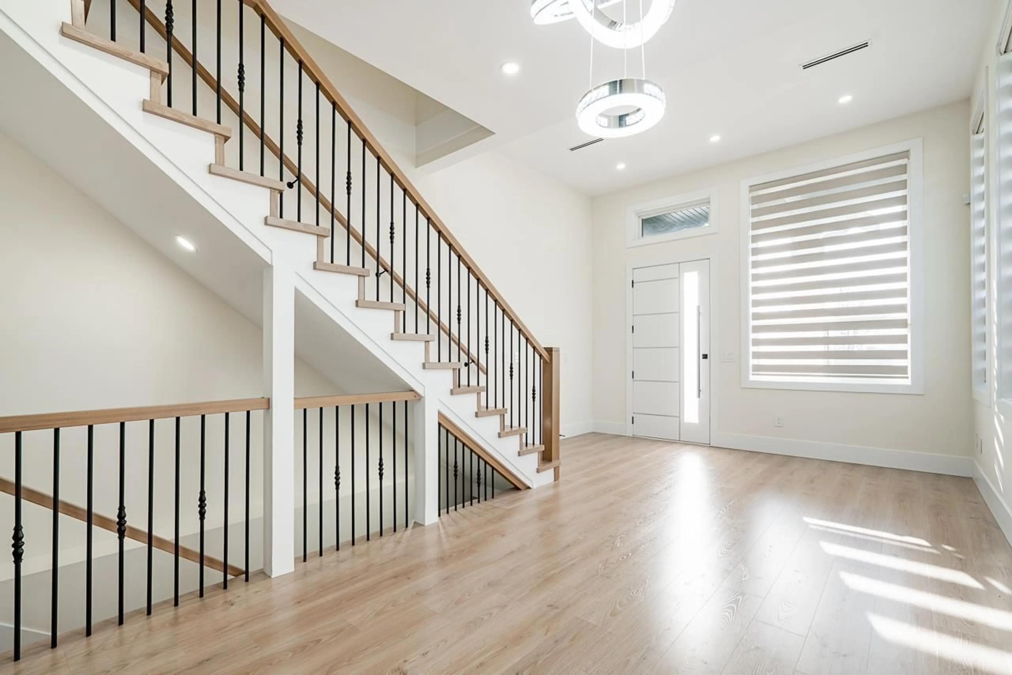 Indoor entryway for 10648 124 STREET, Surrey British Columbia V3V0E2