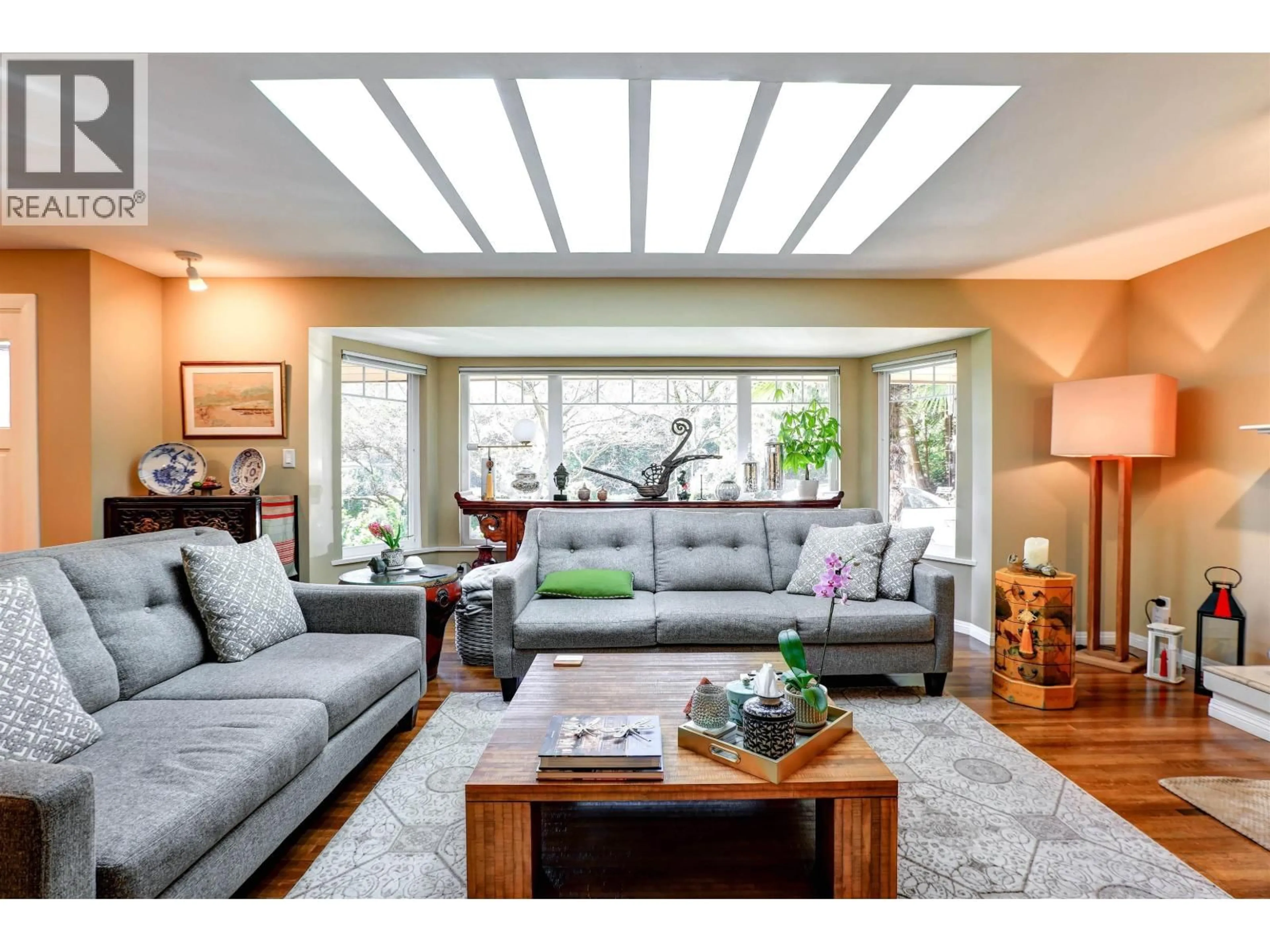 Living room with furniture, wood/laminate floor for 4730 WILLOW CREEK ROAD, West Vancouver British Columbia V7W1C4