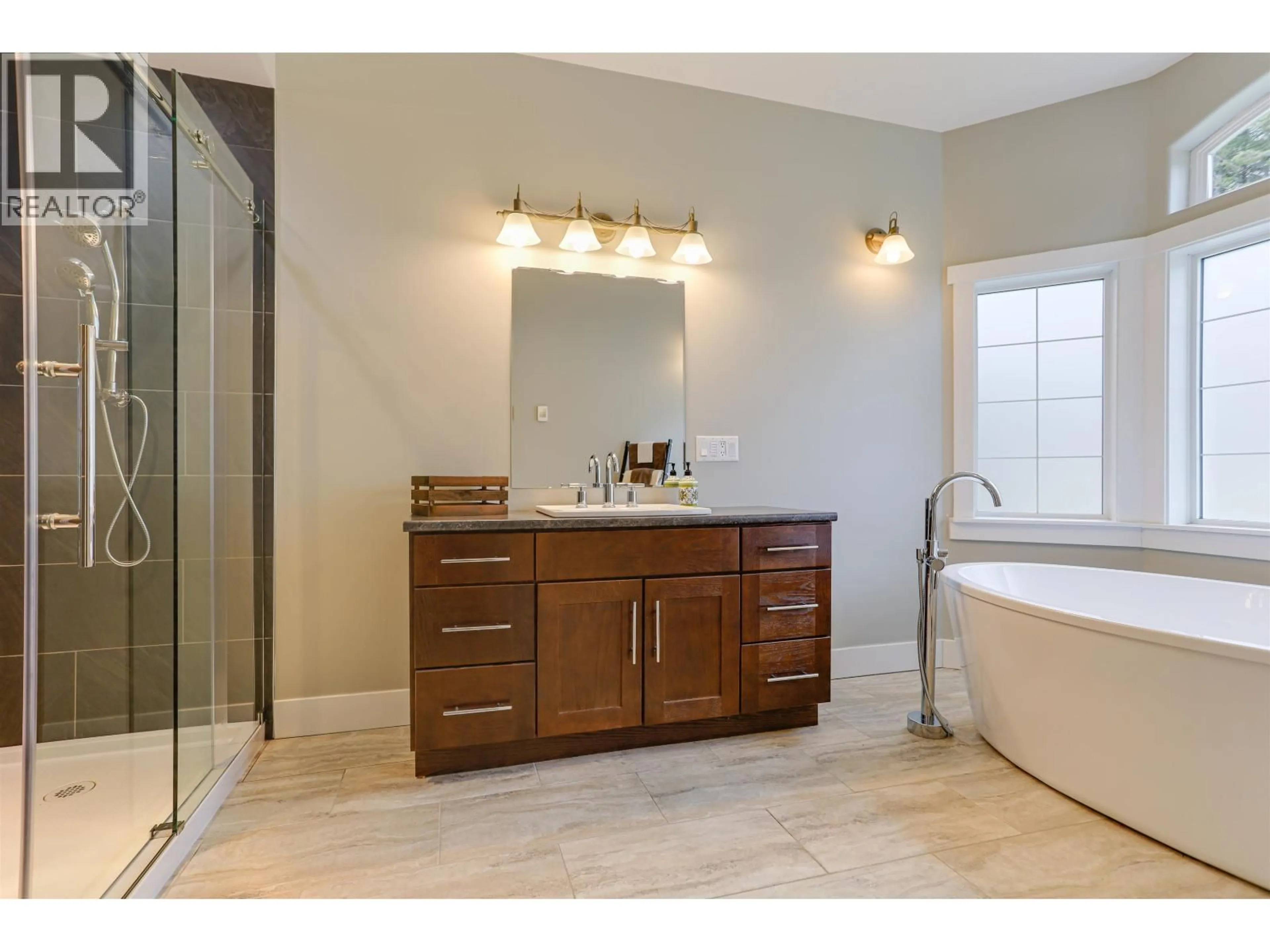 Contemporary bathroom, ceramic/tile floor for 499 QUATSINO BOULEVARD, Kitimat British Columbia V8C0A1
