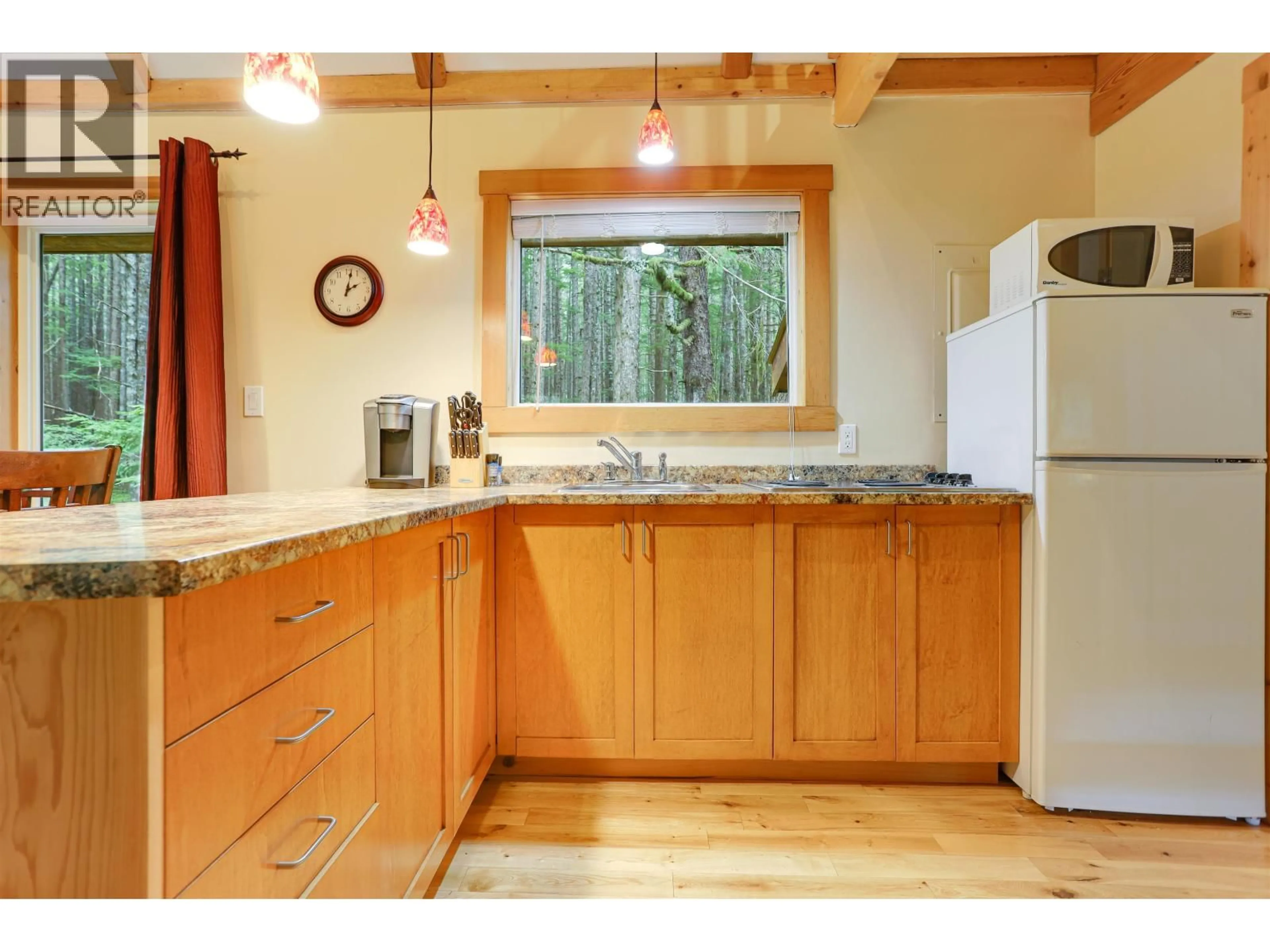 Standard kitchen, unknown for 499 QUATSINO BOULEVARD, Kitimat British Columbia V8C0A1