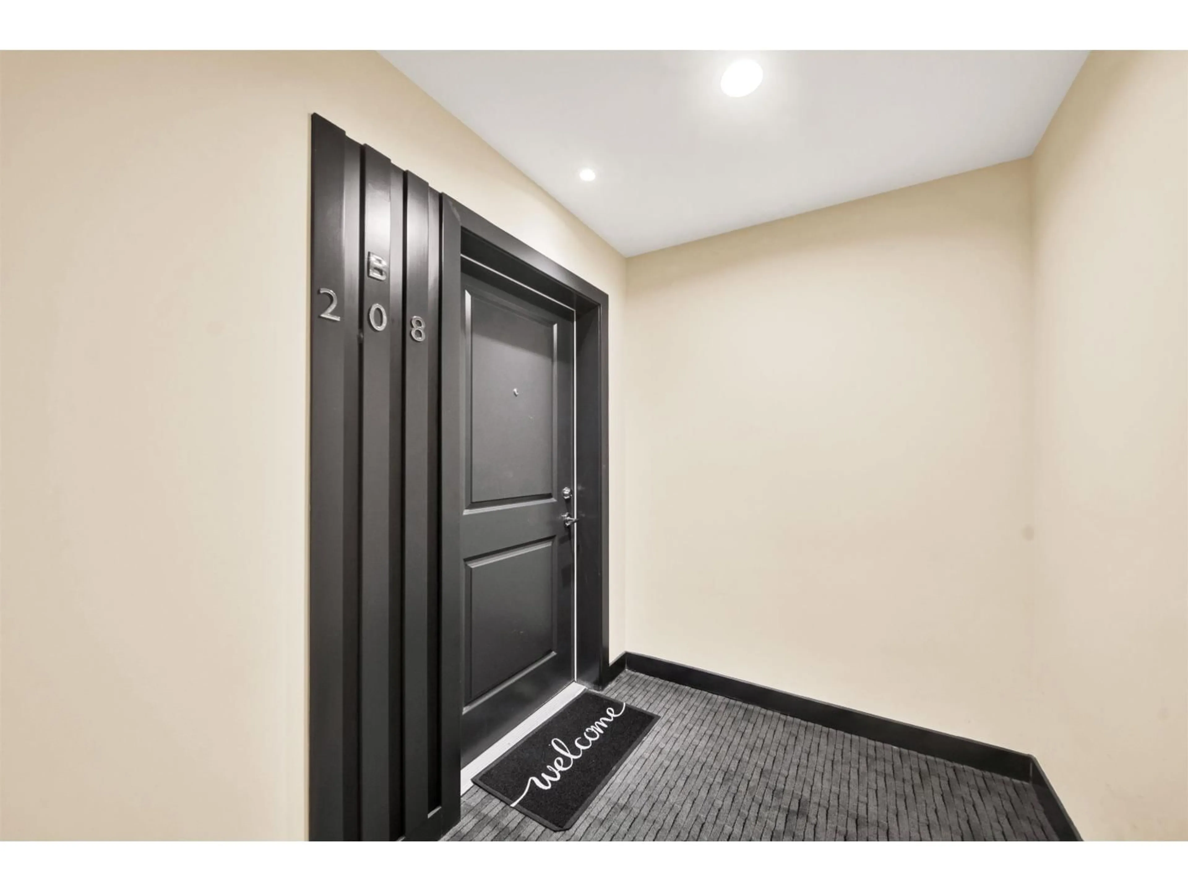 Indoor foyer for B208 - 20834 80 AVENUE, Langley British Columbia V2Y3M5
