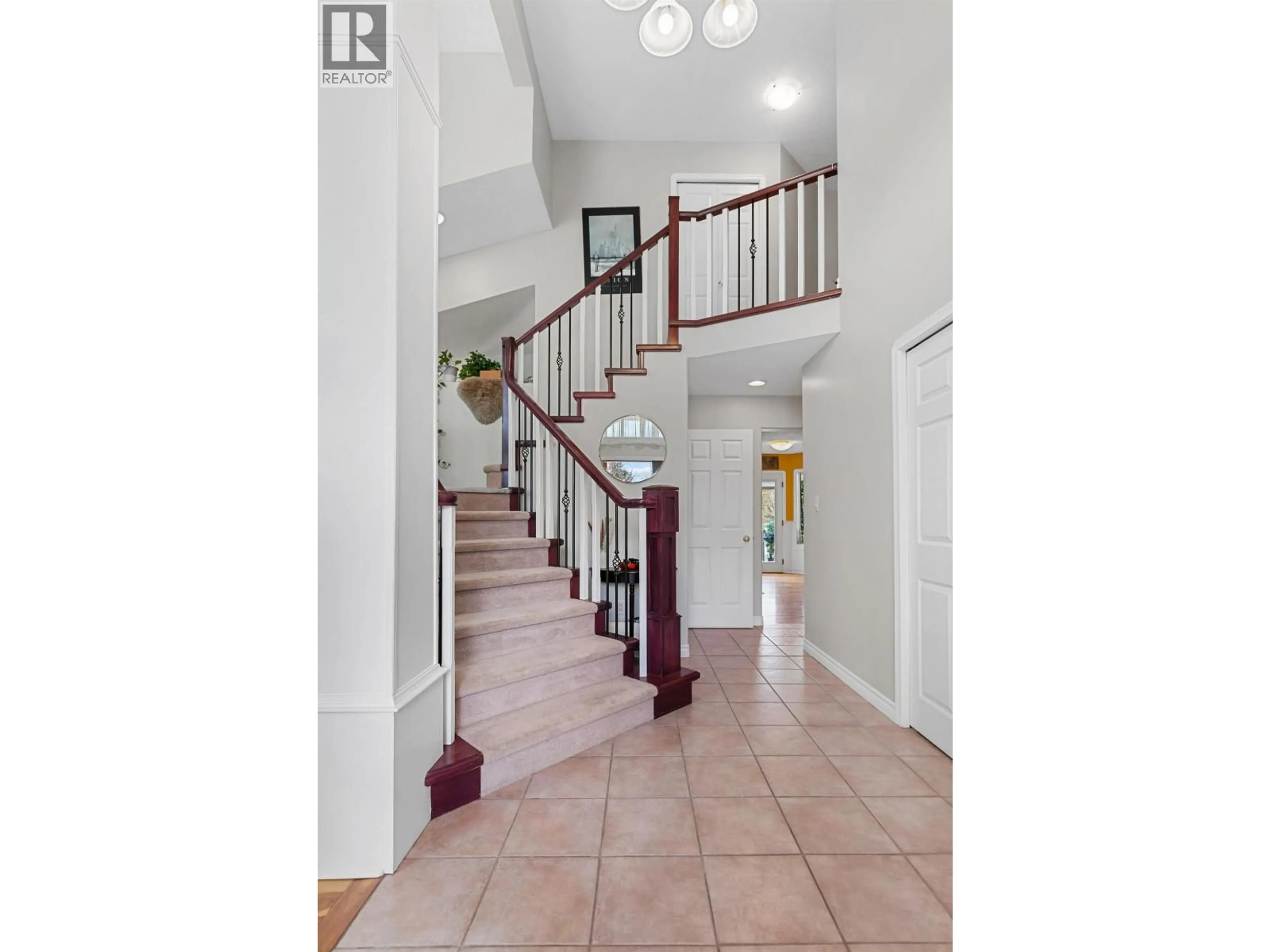 Indoor foyer for 6724 WESTMOUNT DRIVE, Prince George British Columbia V2N6R3