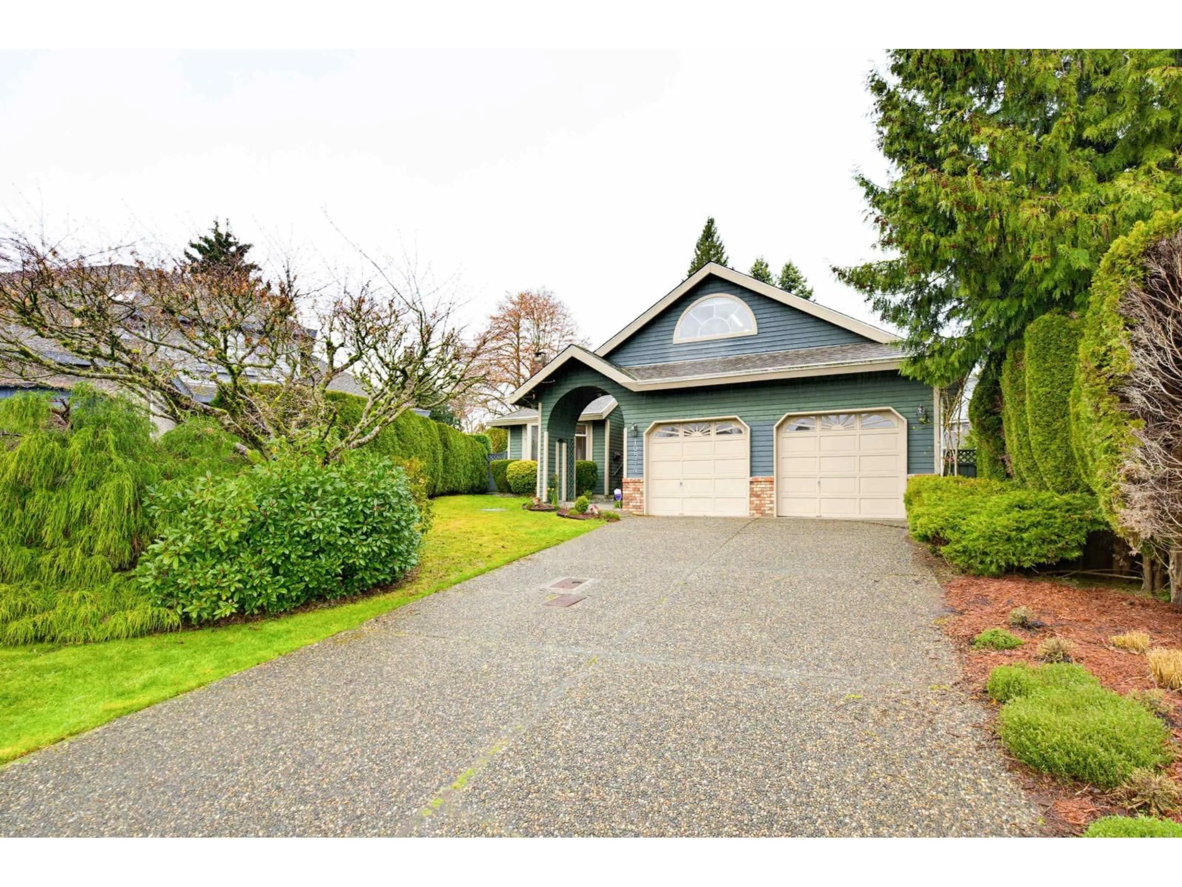 Home with vinyl exterior material, street for 10574 WOODGLEN CLOSE, Surrey British Columbia V4N1V4