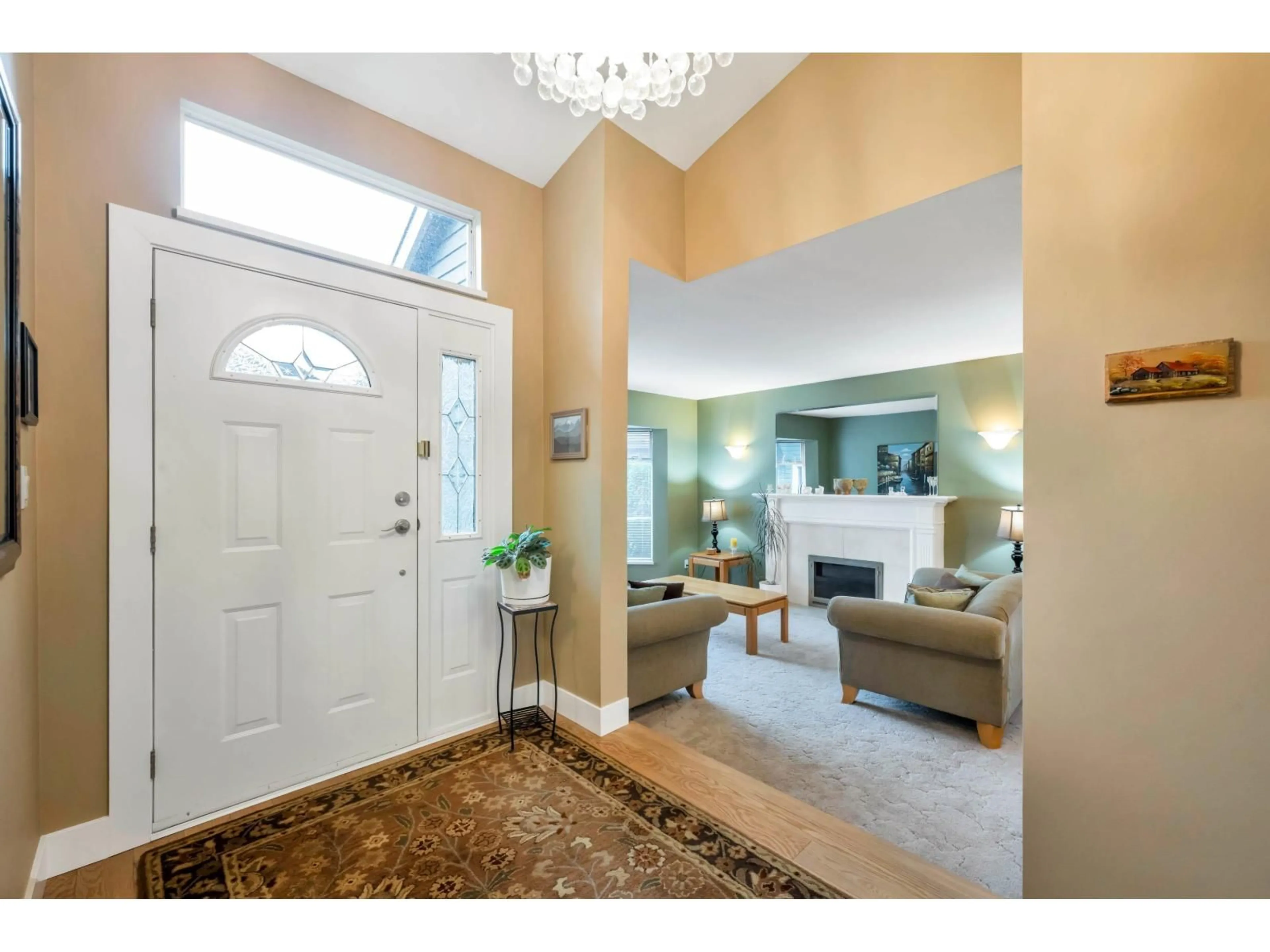 Indoor entryway for 10574 WOODGLEN CLOSE, Surrey British Columbia V4N1V4