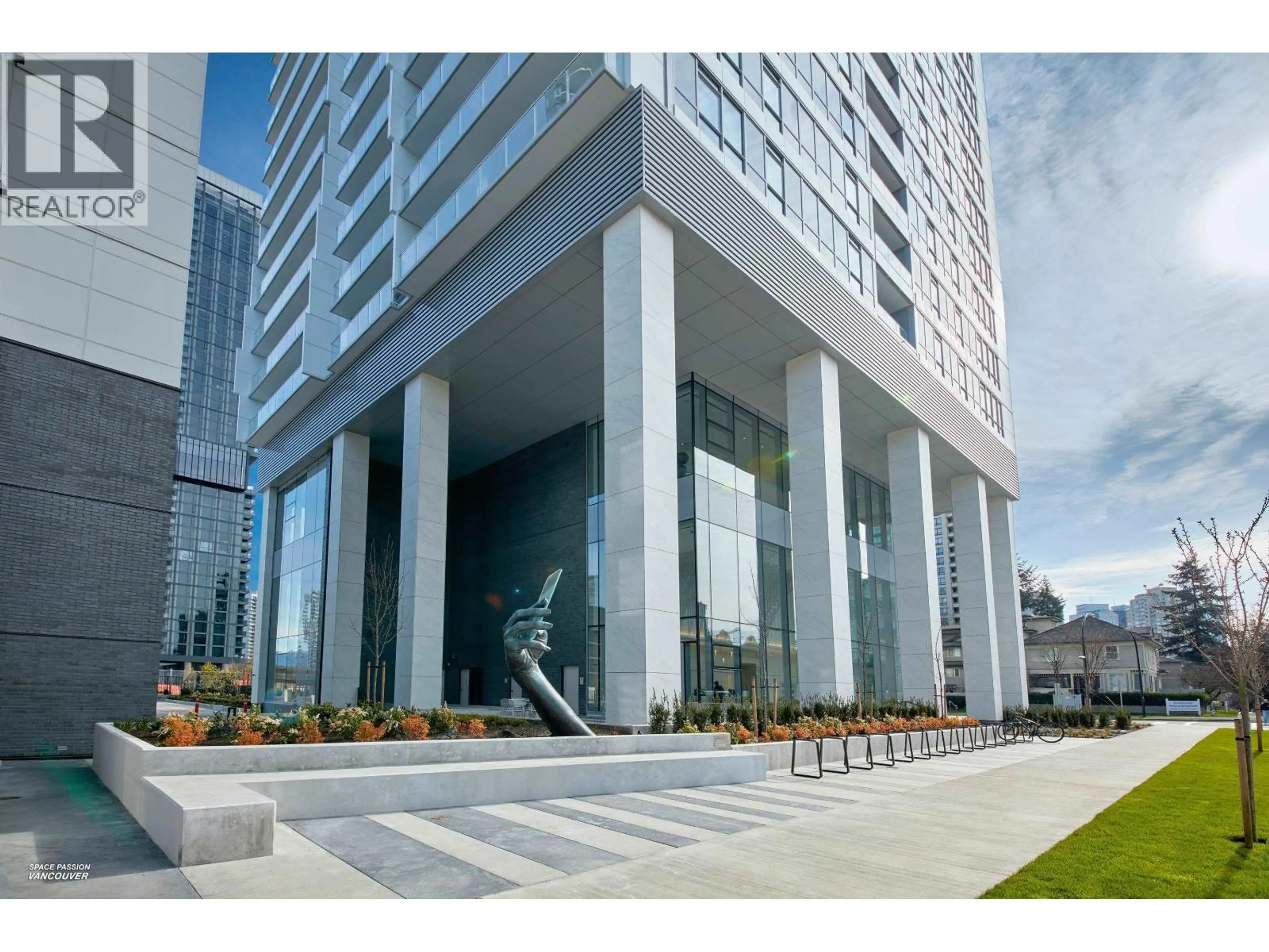 Indoor foyer for 3706 - 6087 WILSON AVENUE, Burnaby British Columbia V5H0M1