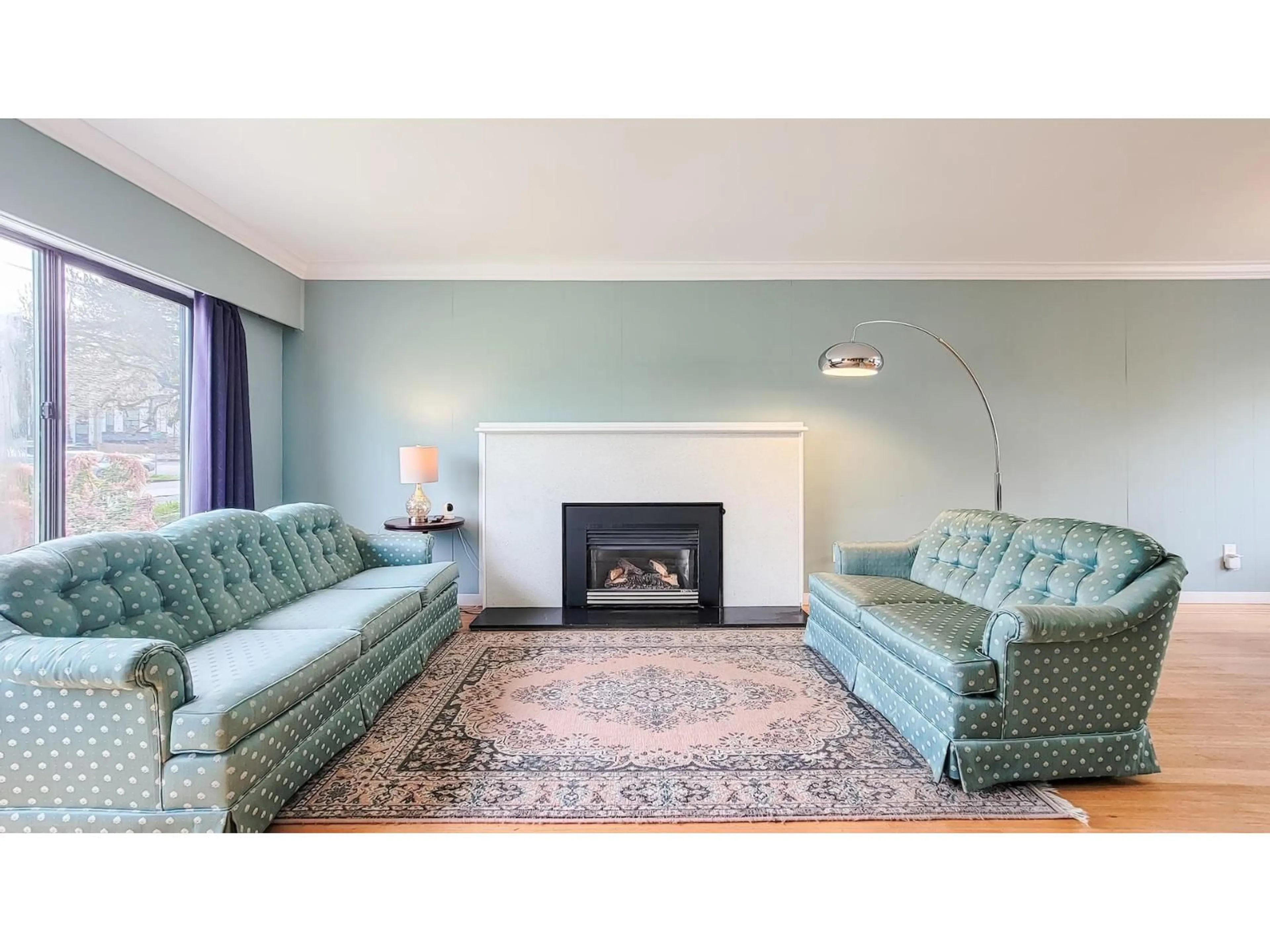 Living room with furniture, unknown for 9865 128A STREET, Surrey British Columbia V3T3E2