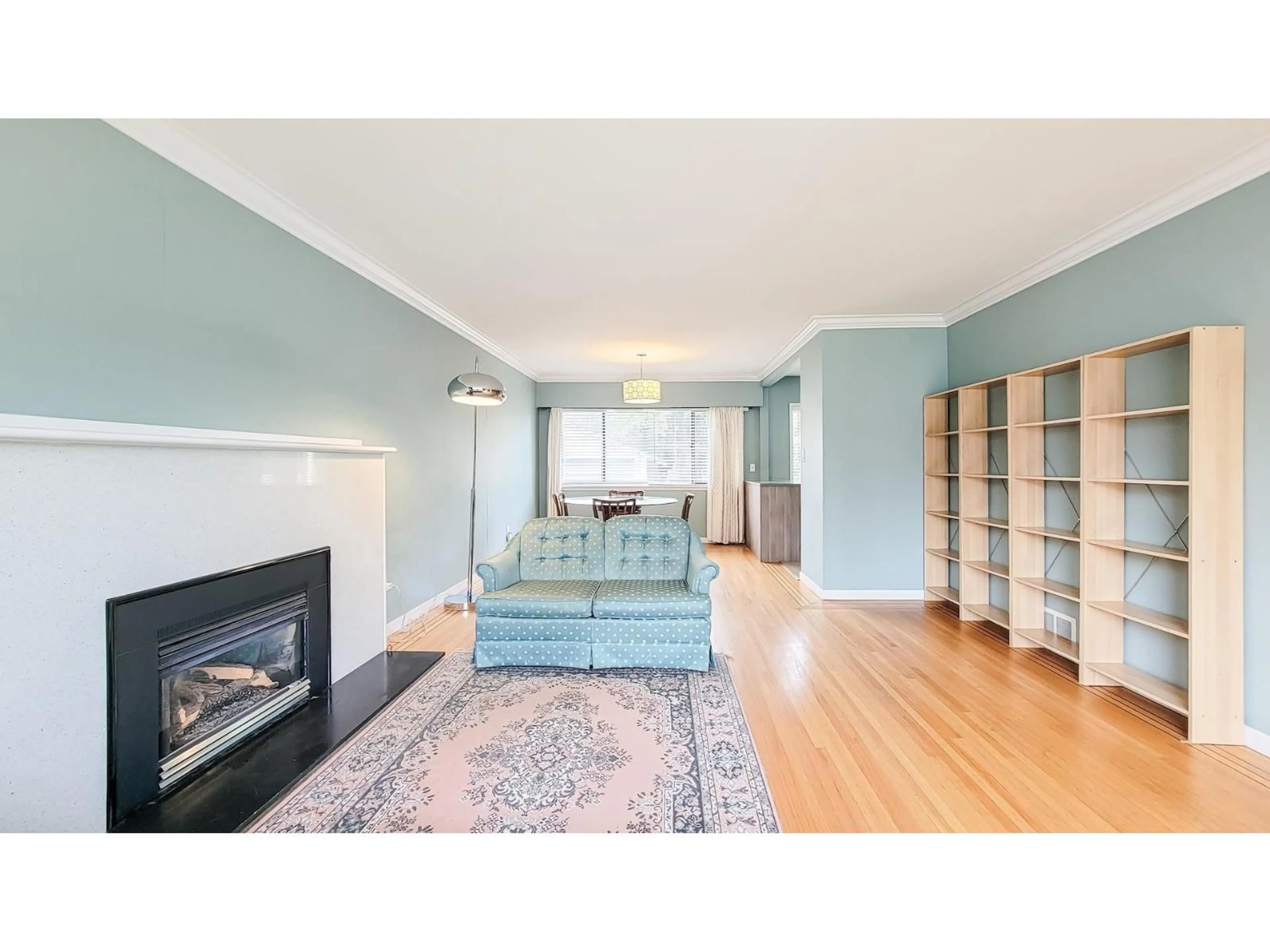 Living room with furniture, wood/laminate floor for 9865 128A STREET, Surrey British Columbia V3T3E2