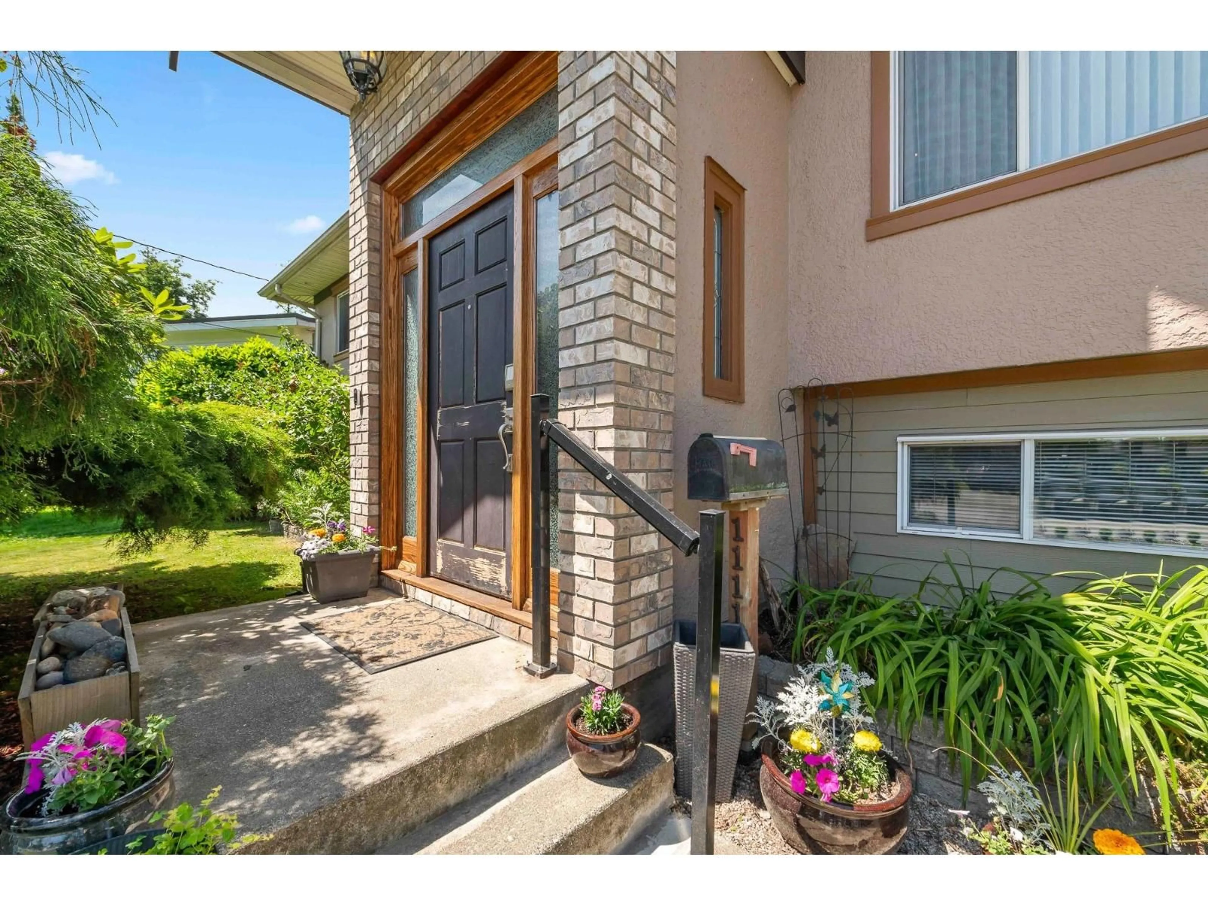 Indoor entryway for 11113 81 AVENUE, Delta British Columbia V4C1Z3