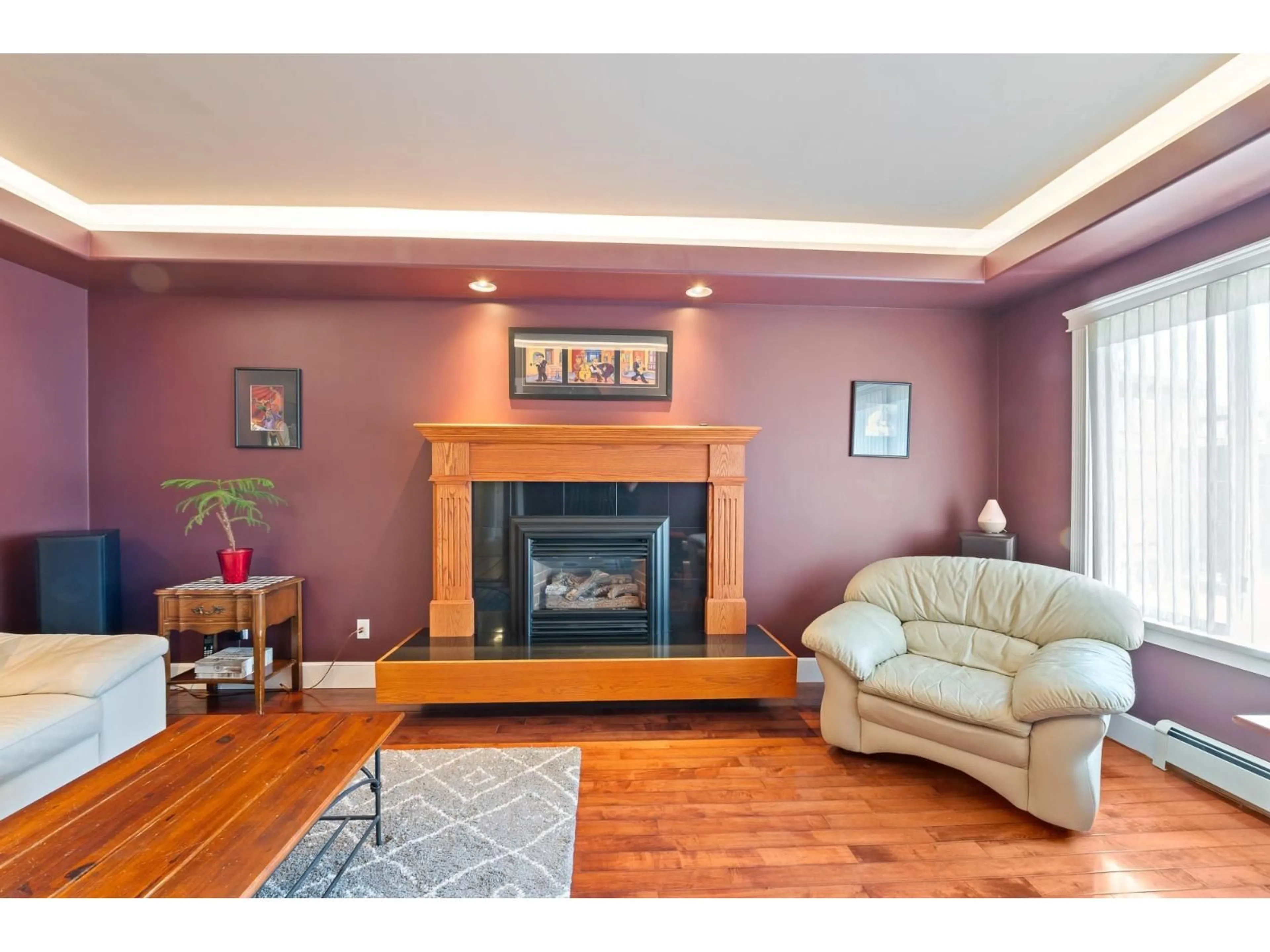 Living room with furniture, wood/laminate floor for 11113 81 AVENUE, Delta British Columbia V4C1Z3