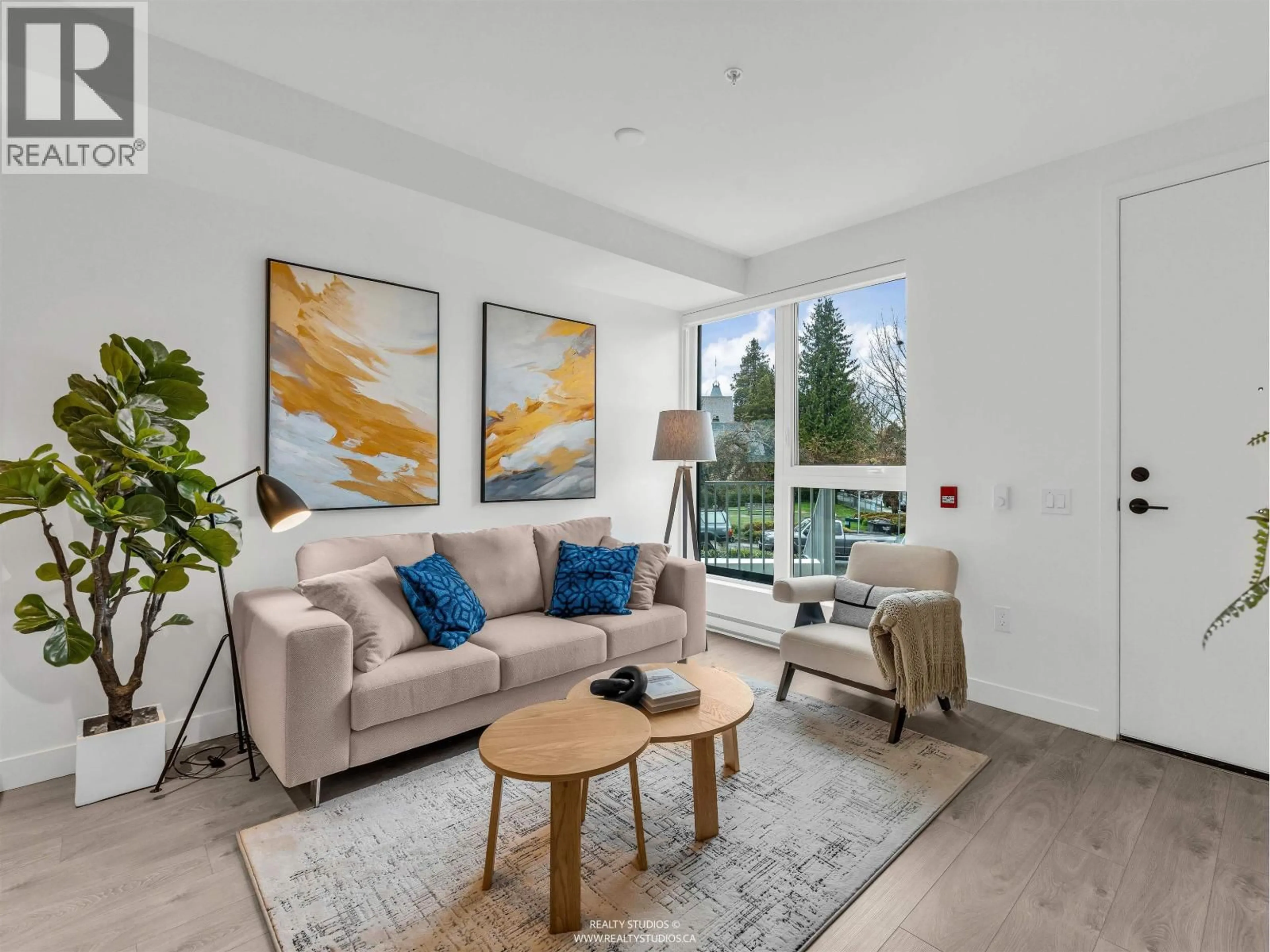 Living room with furniture, unknown for 3130 SOPHIA STREET, Vancouver British Columbia V5T0K5