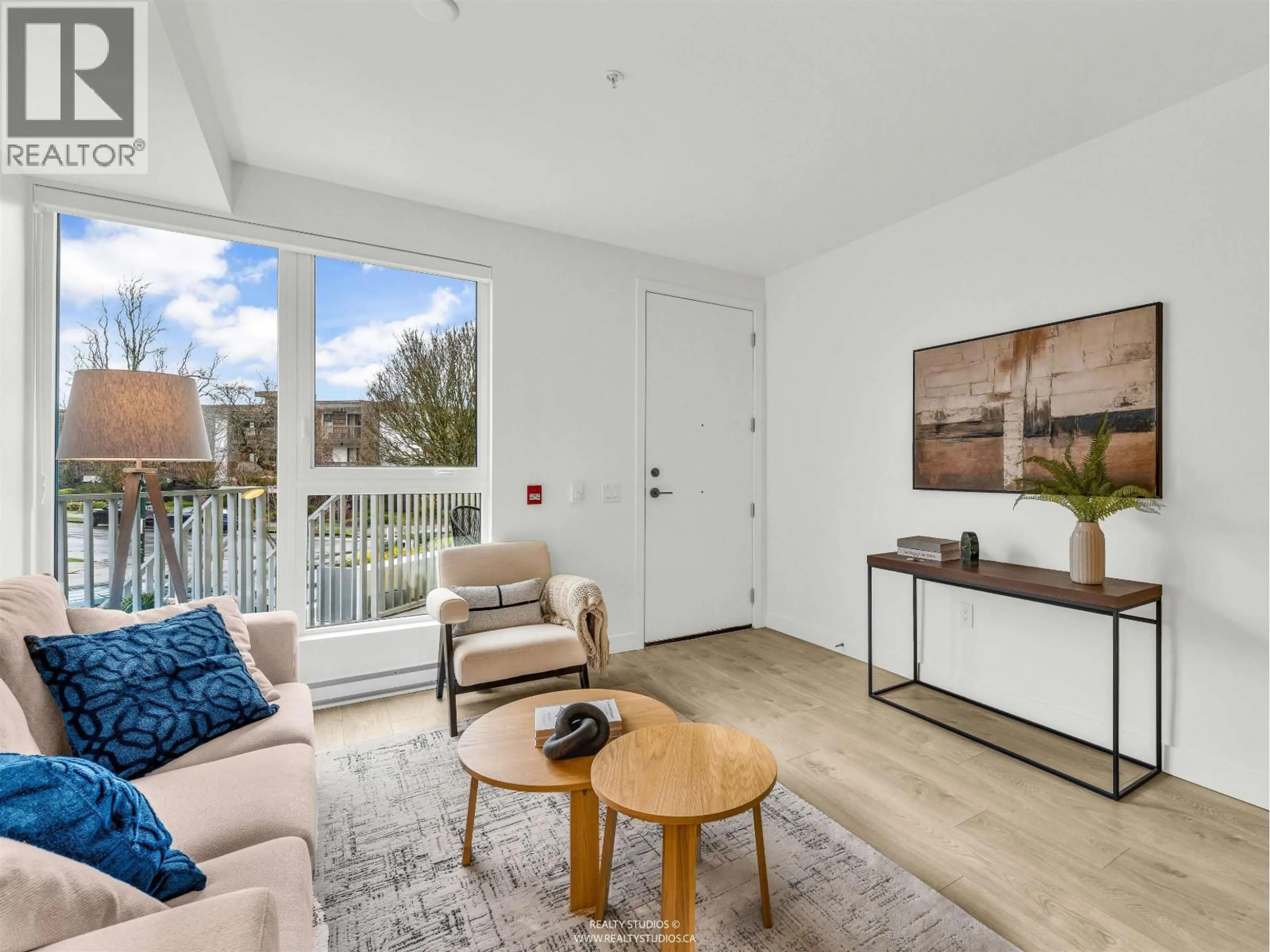Living room with furniture, wood/laminate floor for 3130 SOPHIA STREET, Vancouver British Columbia V5T0K5