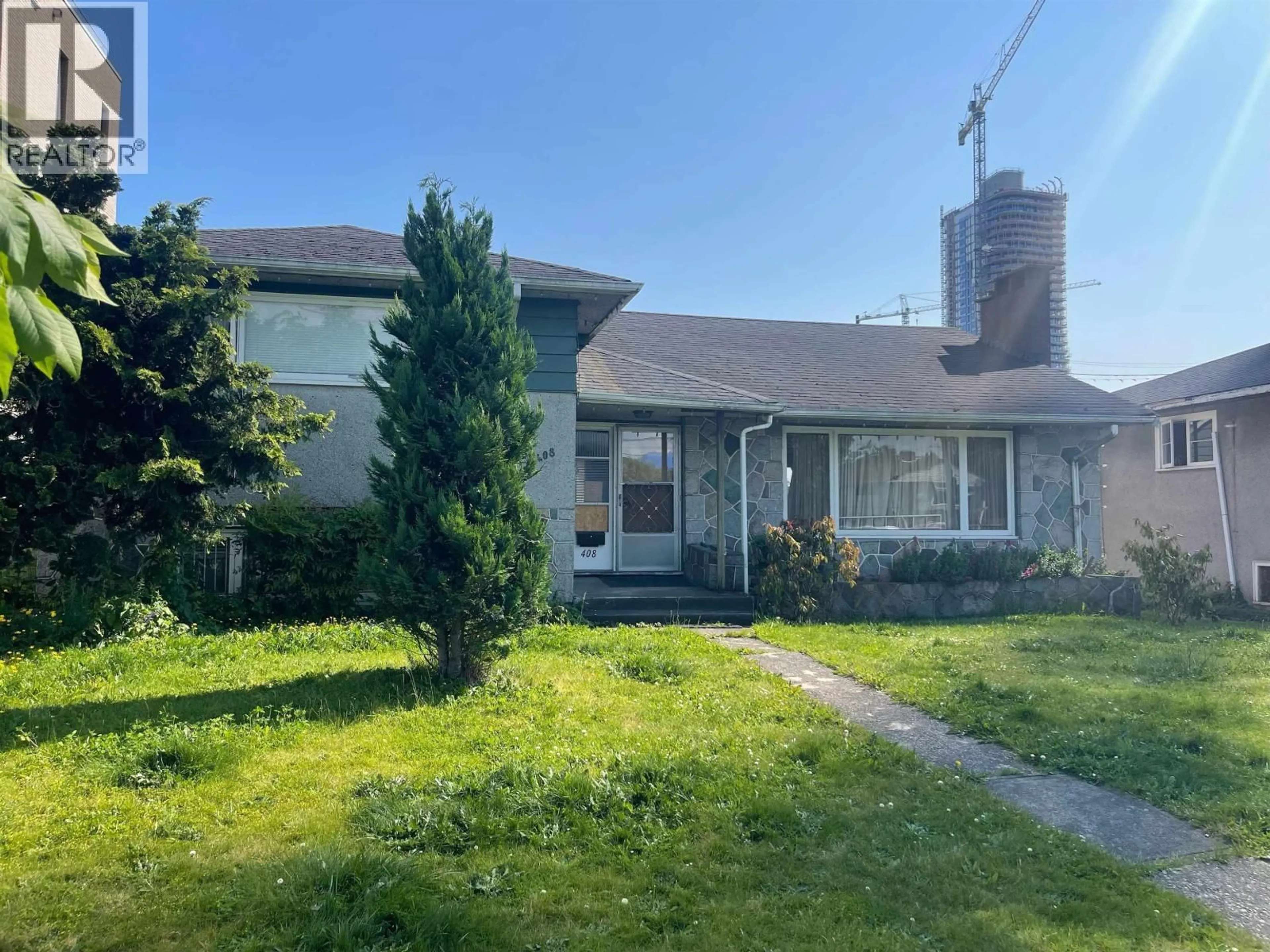 A pic from outside/outdoor area/front of a property/back of a property/a pic from drone, street for 408 41ST AVENUE, Vancouver British Columbia V5Y2S7